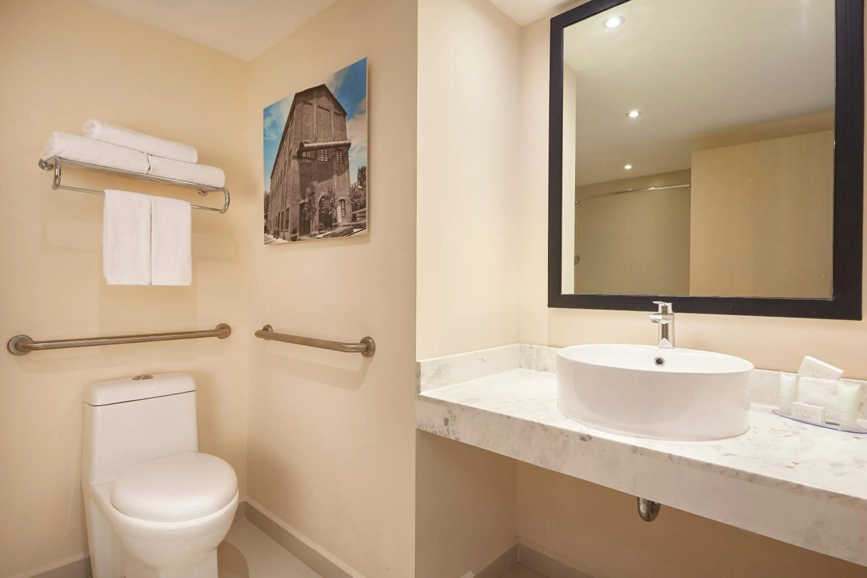 Bathroom in One Saltillo Aeropuerto