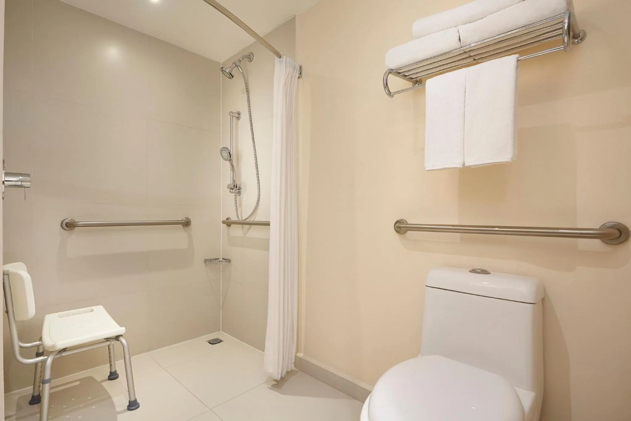 Bathroom in One Saltillo Aeropuerto