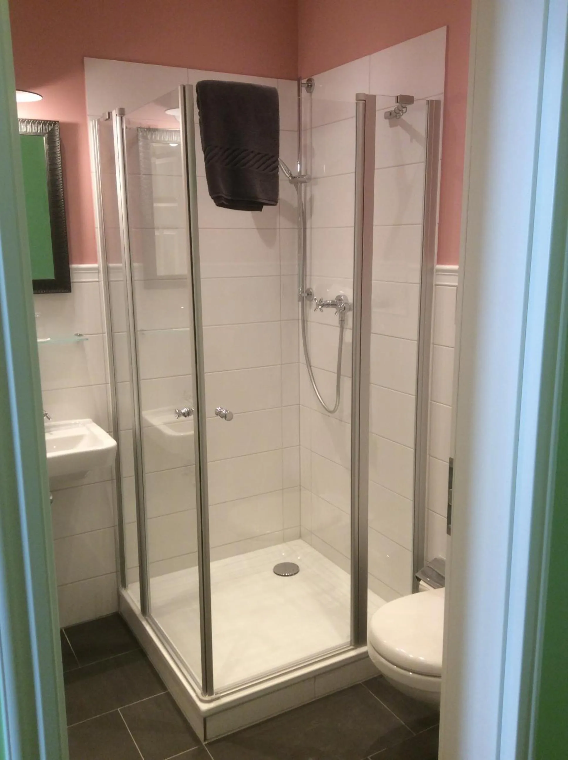 Shower in Hugos Haus & Berthas Haus