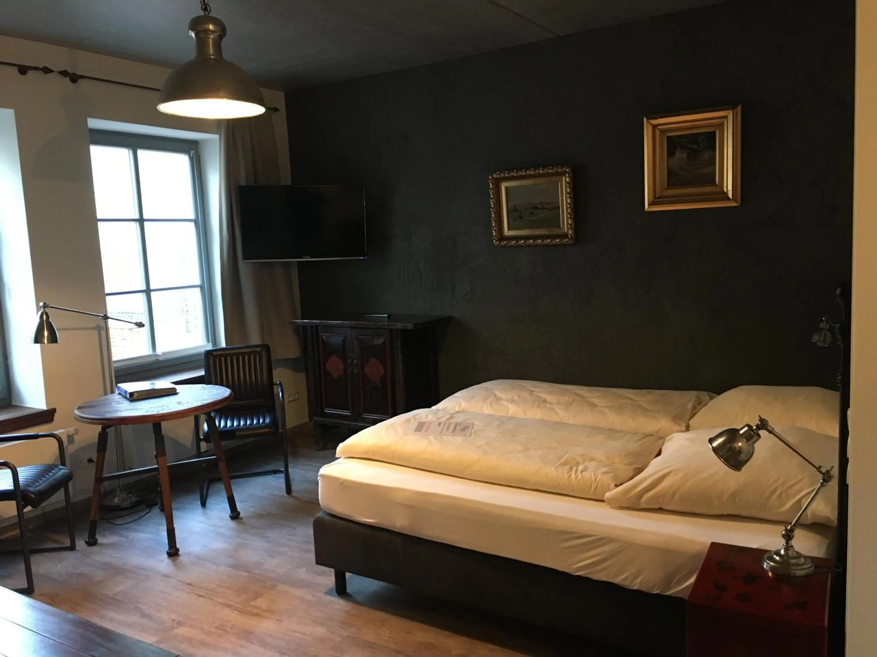 Photo of the whole room, Bed in Hugos Haus & Berthas Haus