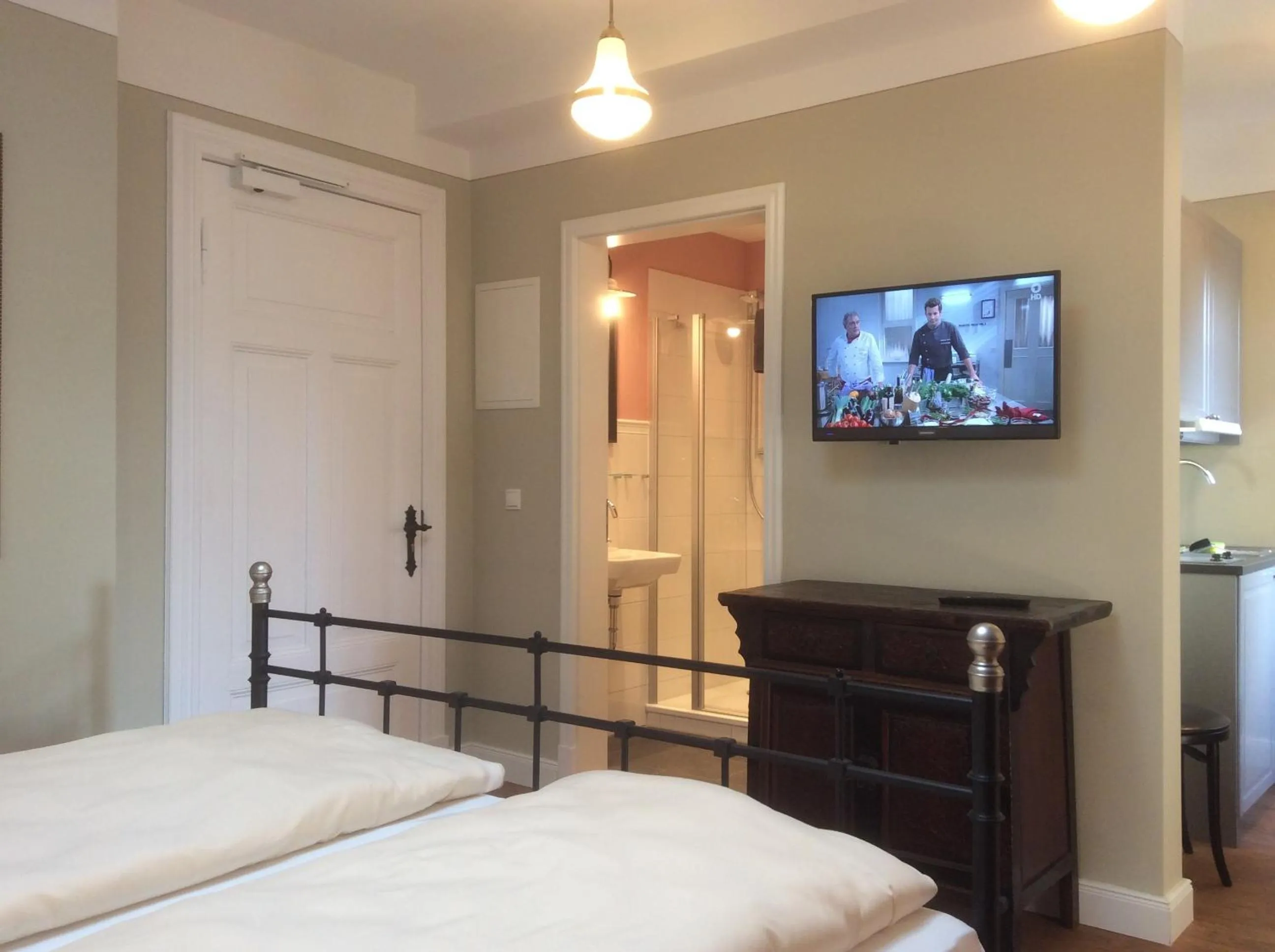 Photo of the whole room, Bed in Hugos Haus & Berthas Haus