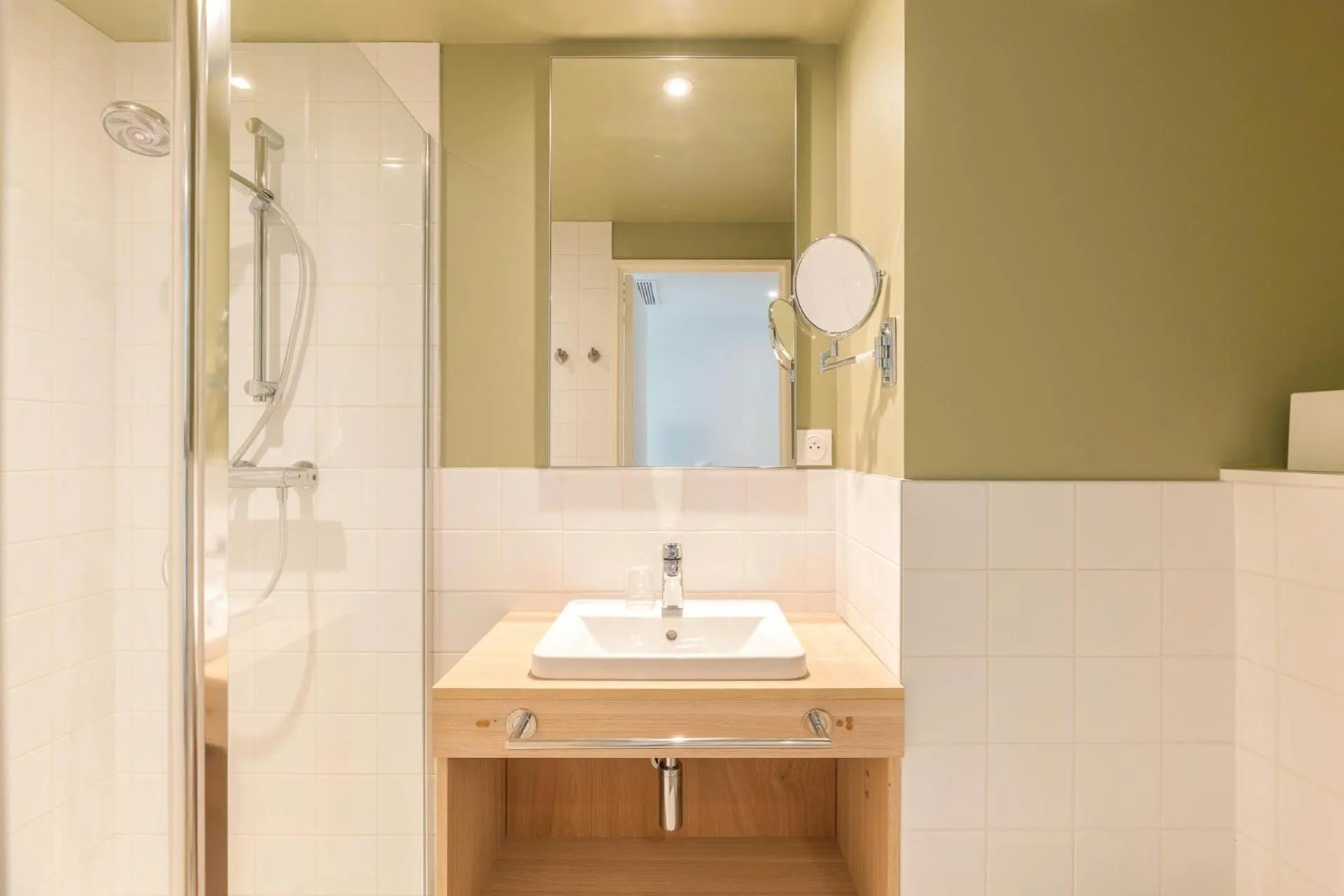 Bathroom in Bikube Montpellier