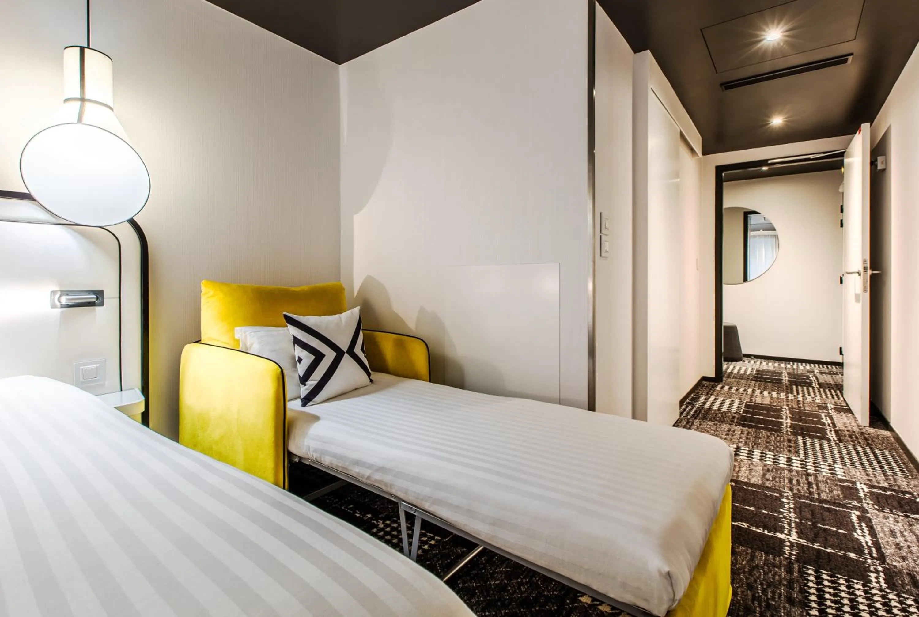 Bedroom, Bed in Hotel Ekta Champs Elysées