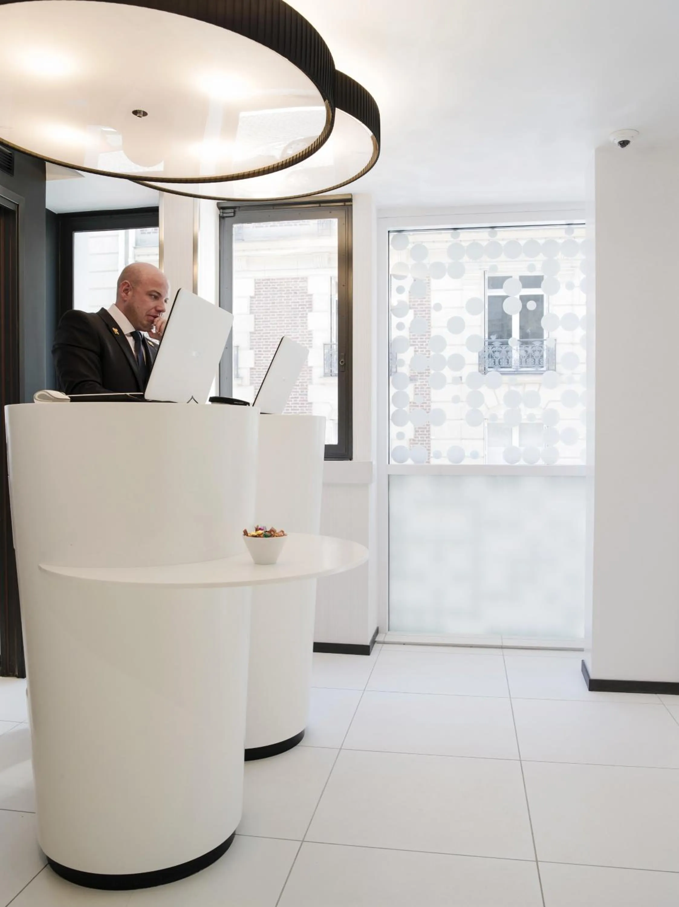 Staff in Hotel Ekta Champs Elysées