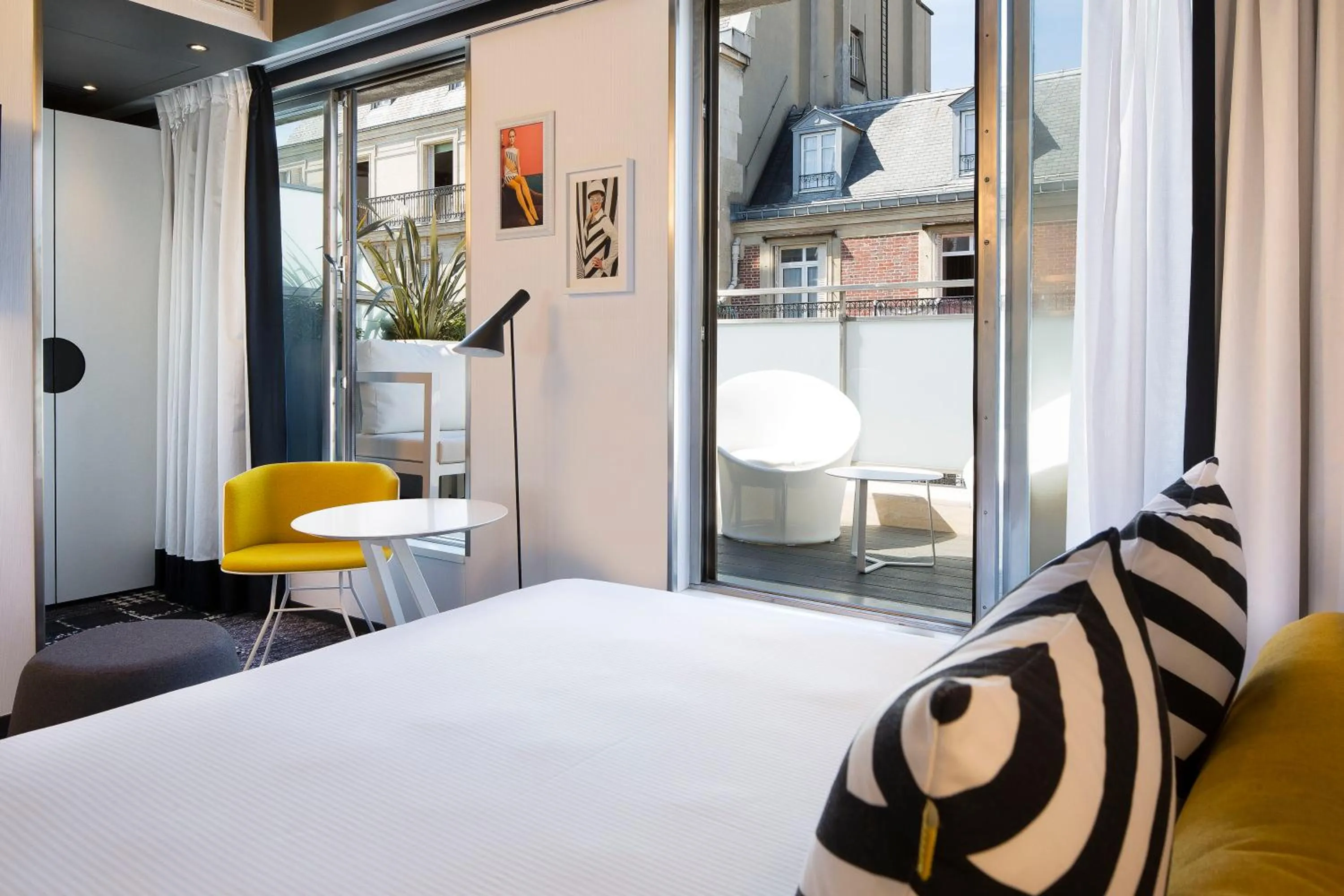 Photo of the whole room, Bed in Hotel Ekta Champs Elysées