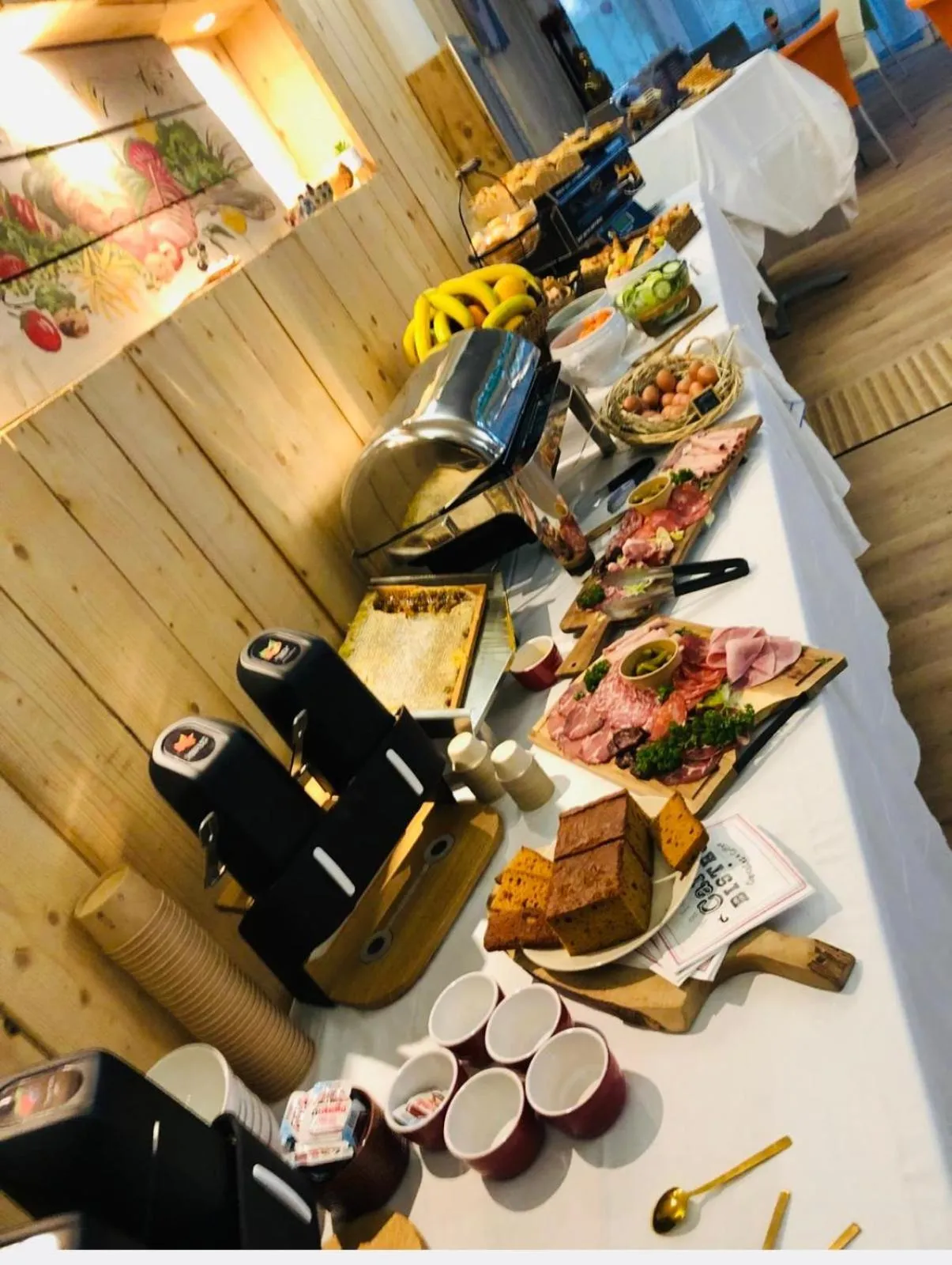 Restaurant/places to eat in Marina Hôtel Club