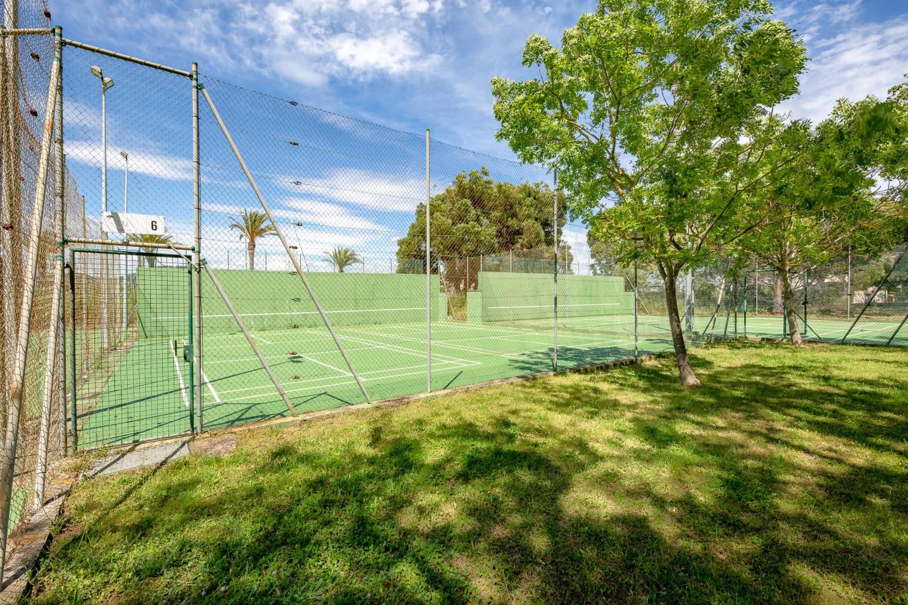 Tennis court in Marina Hôtel Club