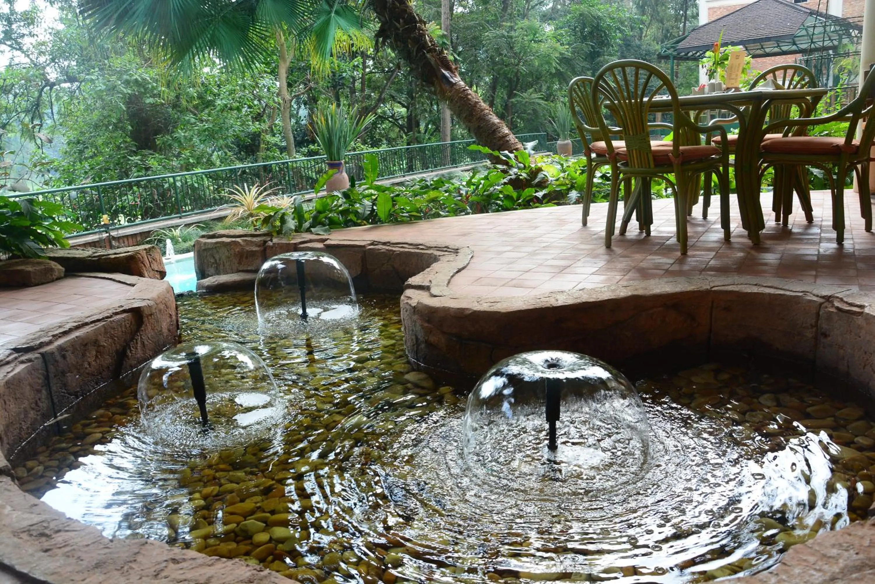 Restaurant/places to eat in Golf Course Hotel