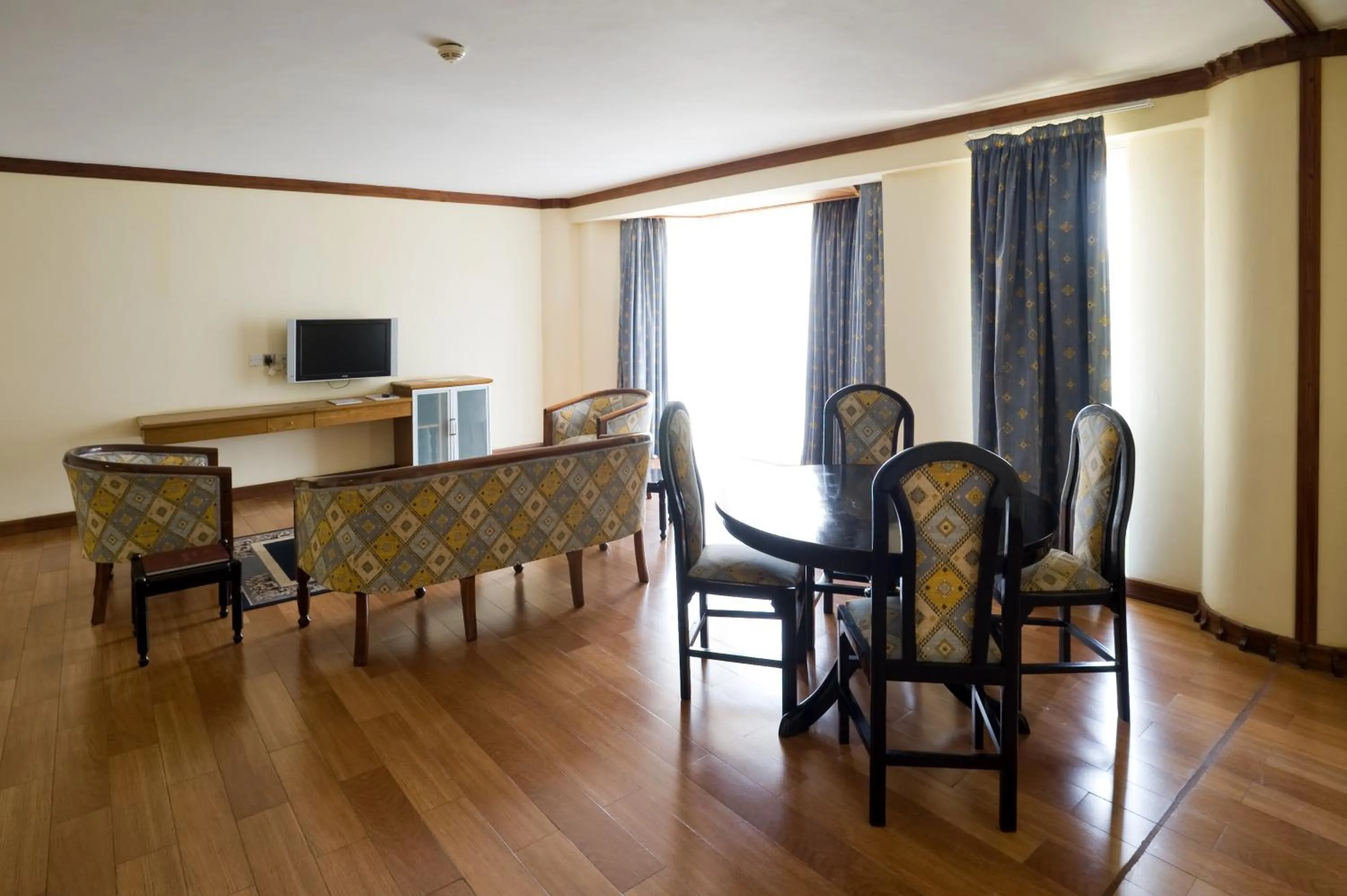 TV and multimedia in Golf Course Hotel