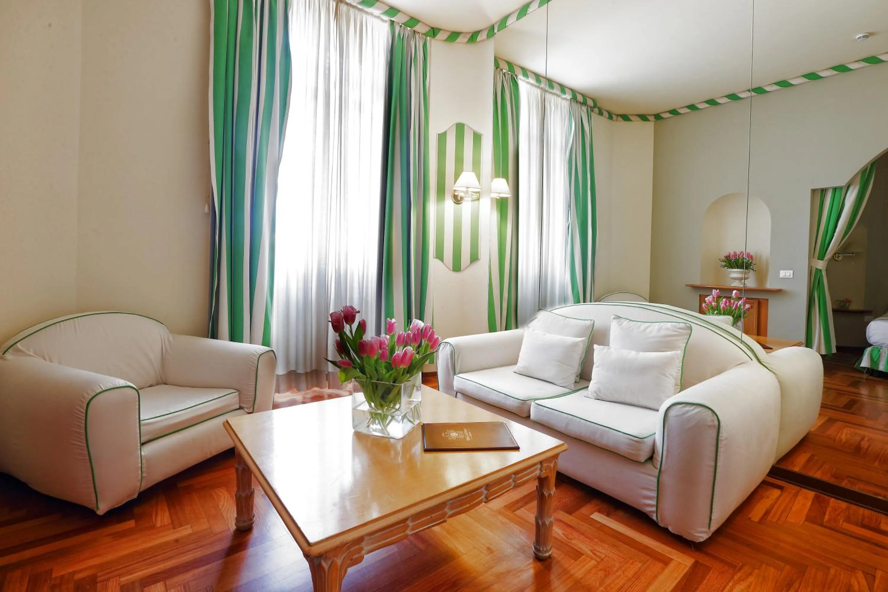 Living room in Lolli Palace Hotel