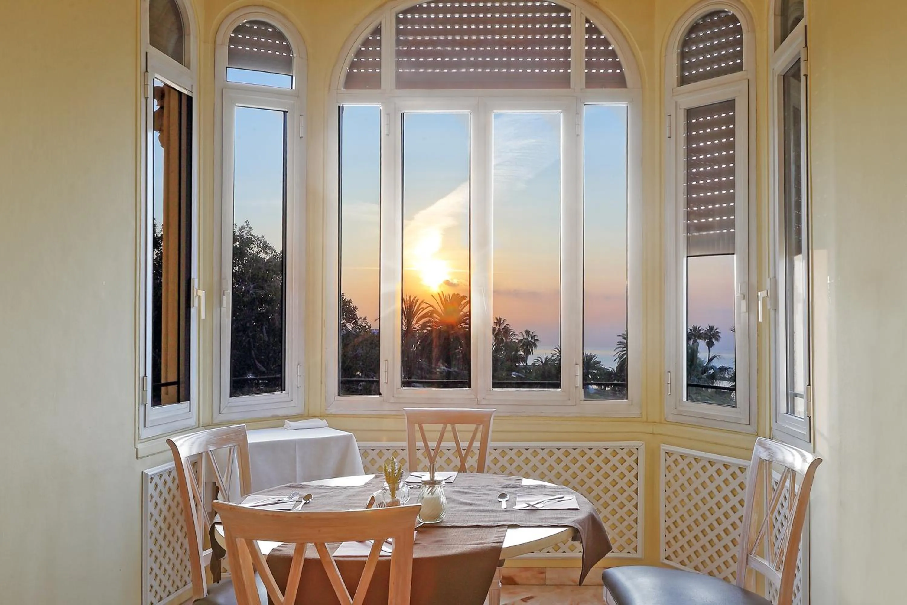 Restaurant/places to eat in Lolli Palace Hotel