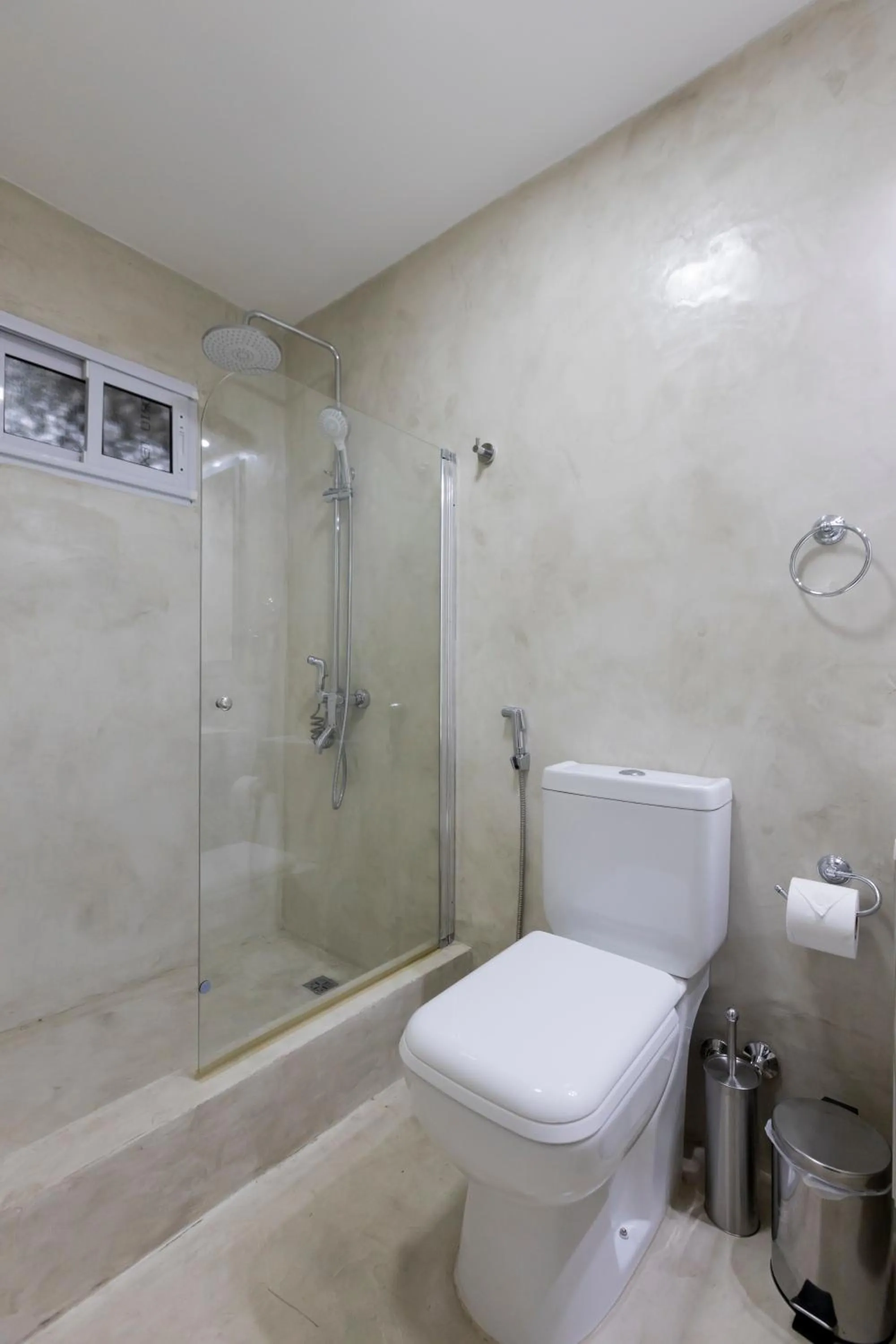 Shower in Gugasuites