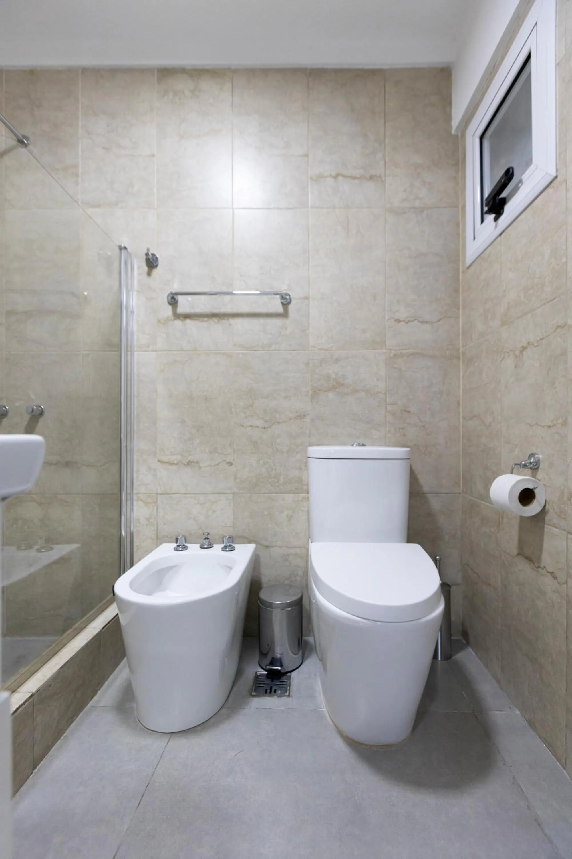 Bathroom in Gugasuites