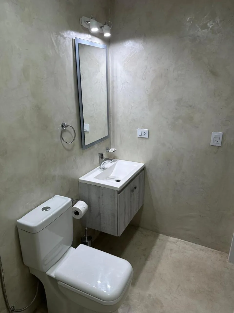 Toilet in Gugasuites