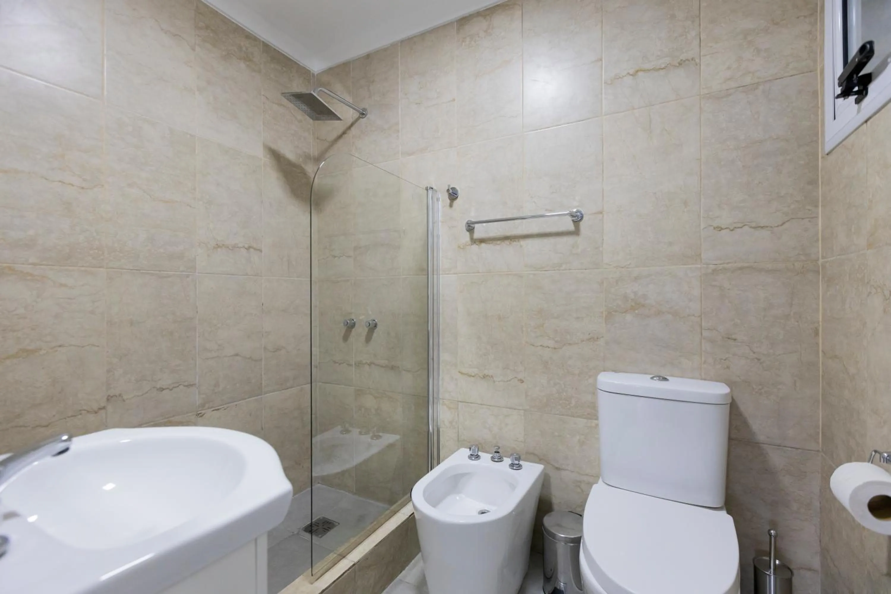 Bathroom in Gugasuites