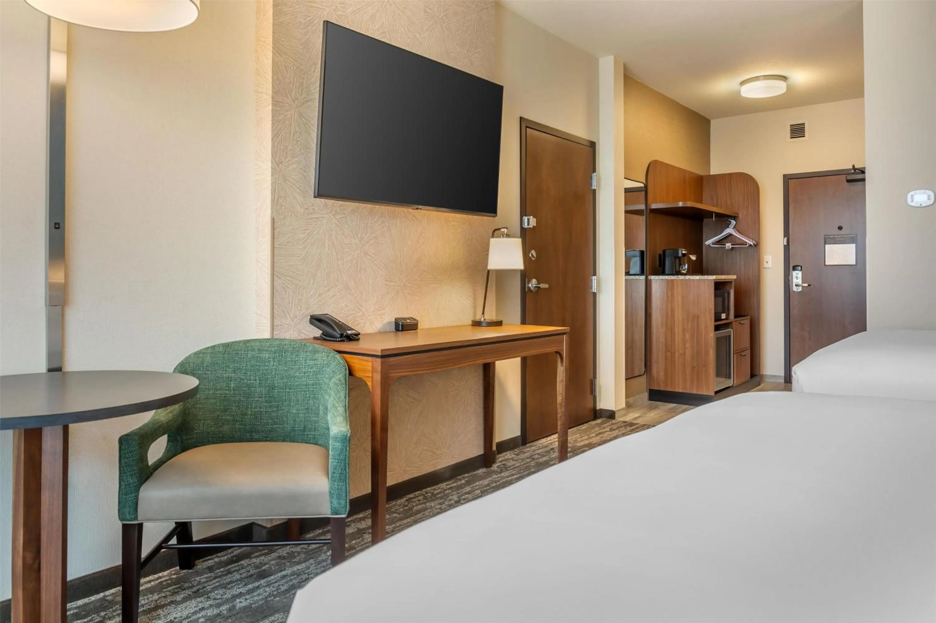 Bedroom, Bed in Drury Plaza Hotel Pigeon Forge