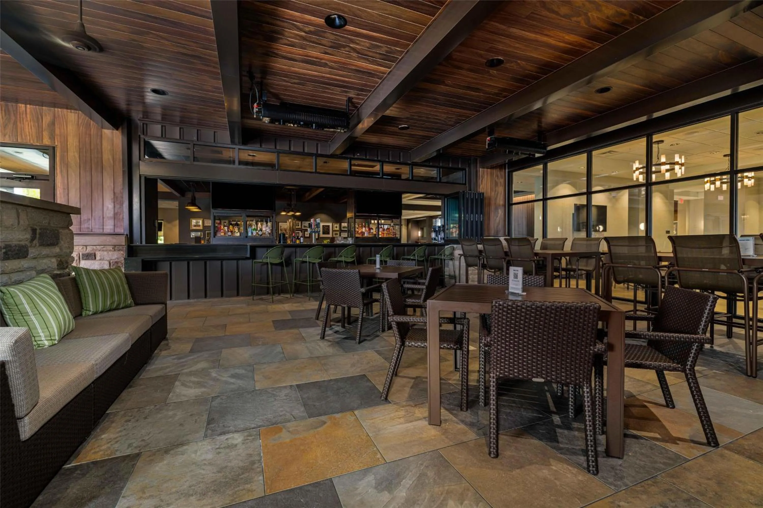 Lounge or bar in Drury Plaza Hotel Pigeon Forge