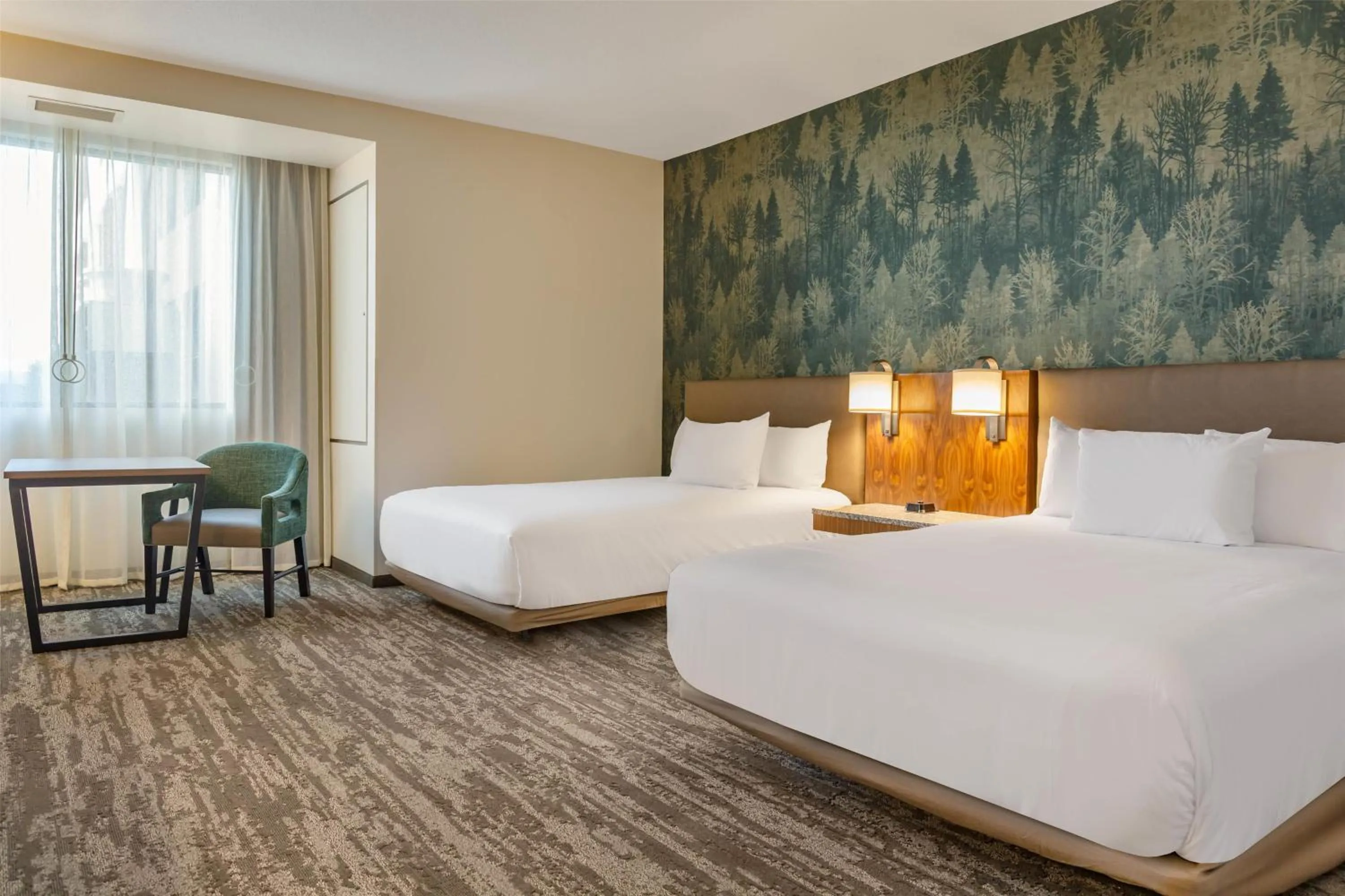 Bedroom, Bed in Drury Plaza Hotel Pigeon Forge