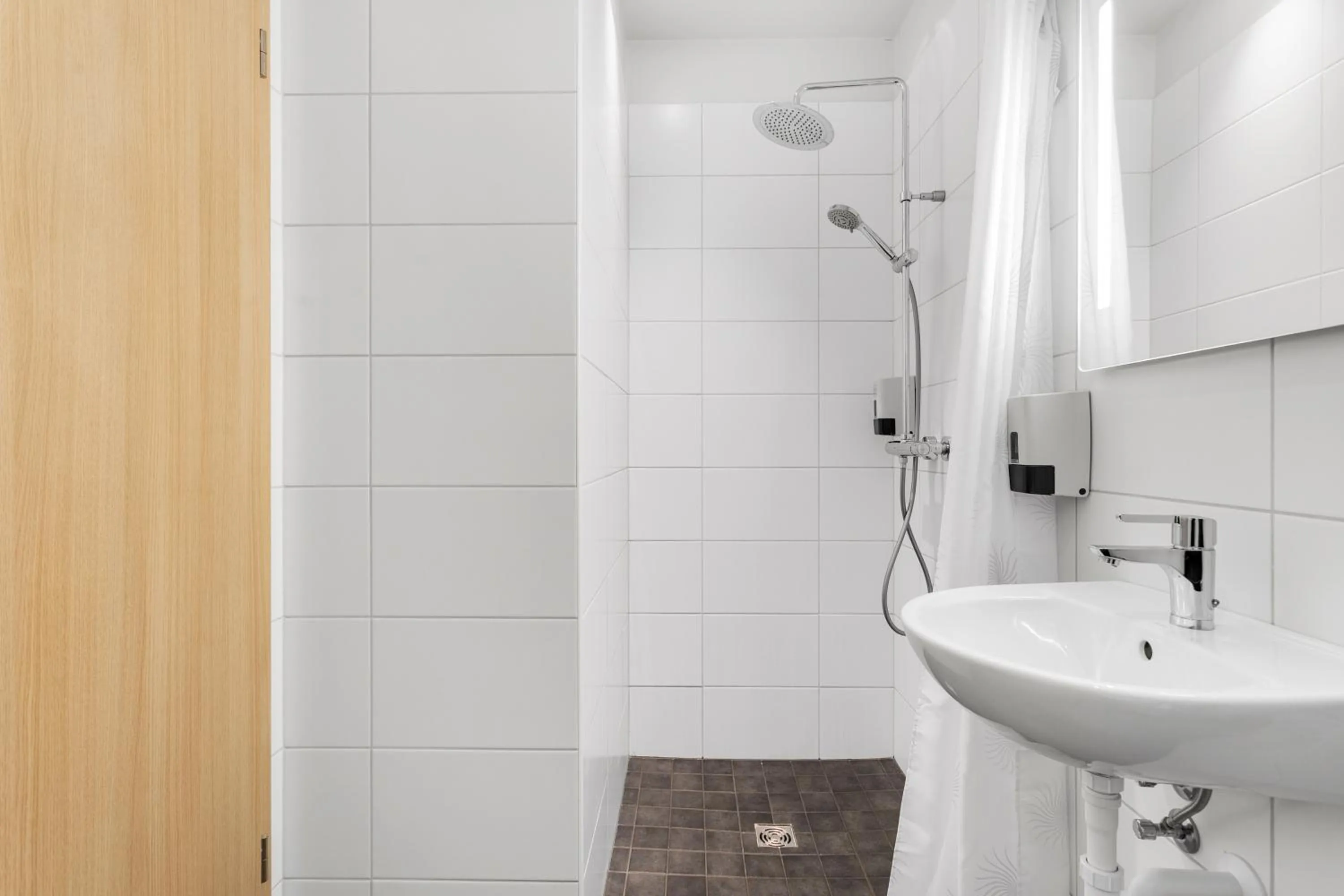 Shower in Hotel Vellir