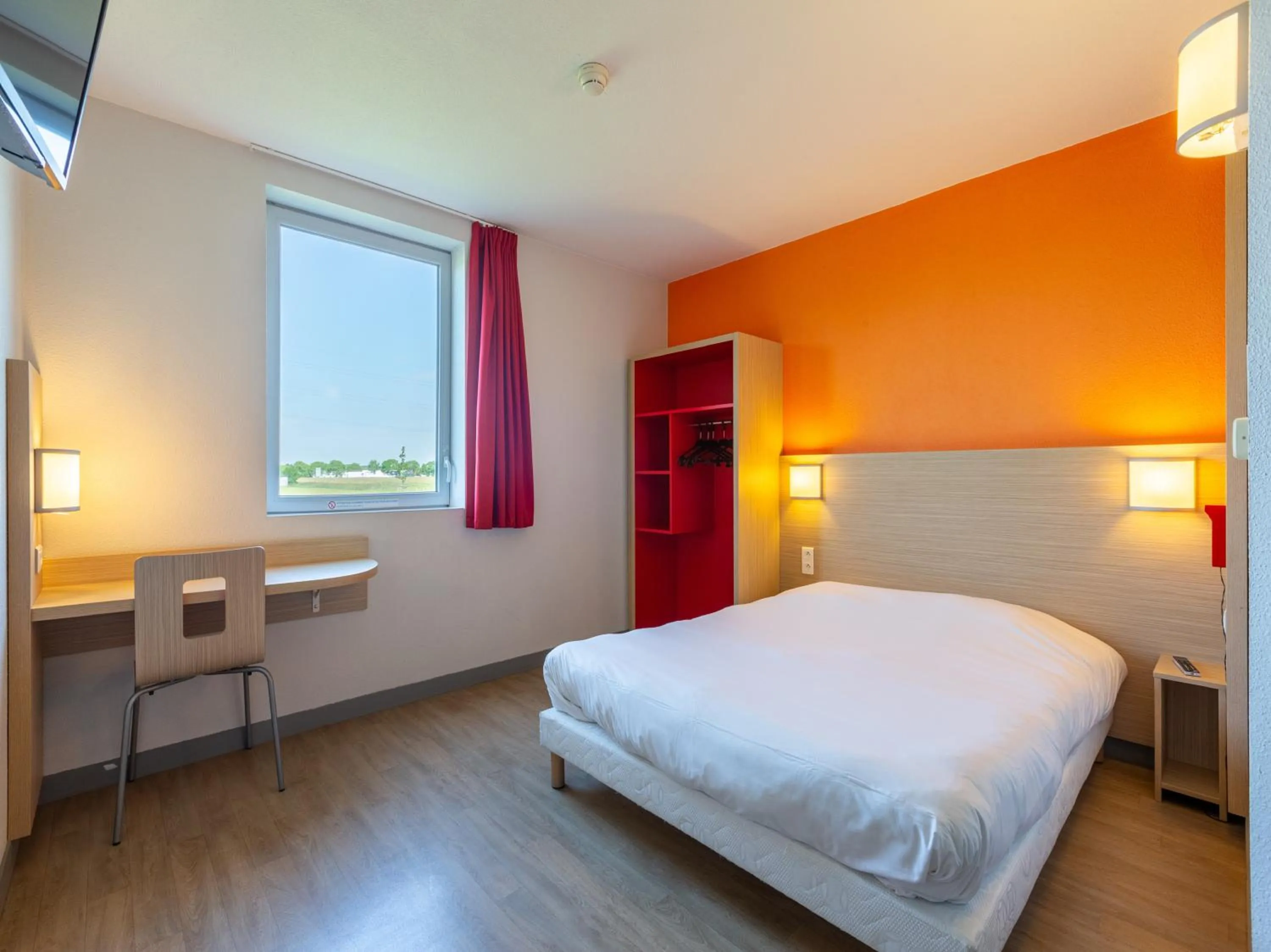 acessibility, Bed in Première Classe Chartres Sud - Barjouville