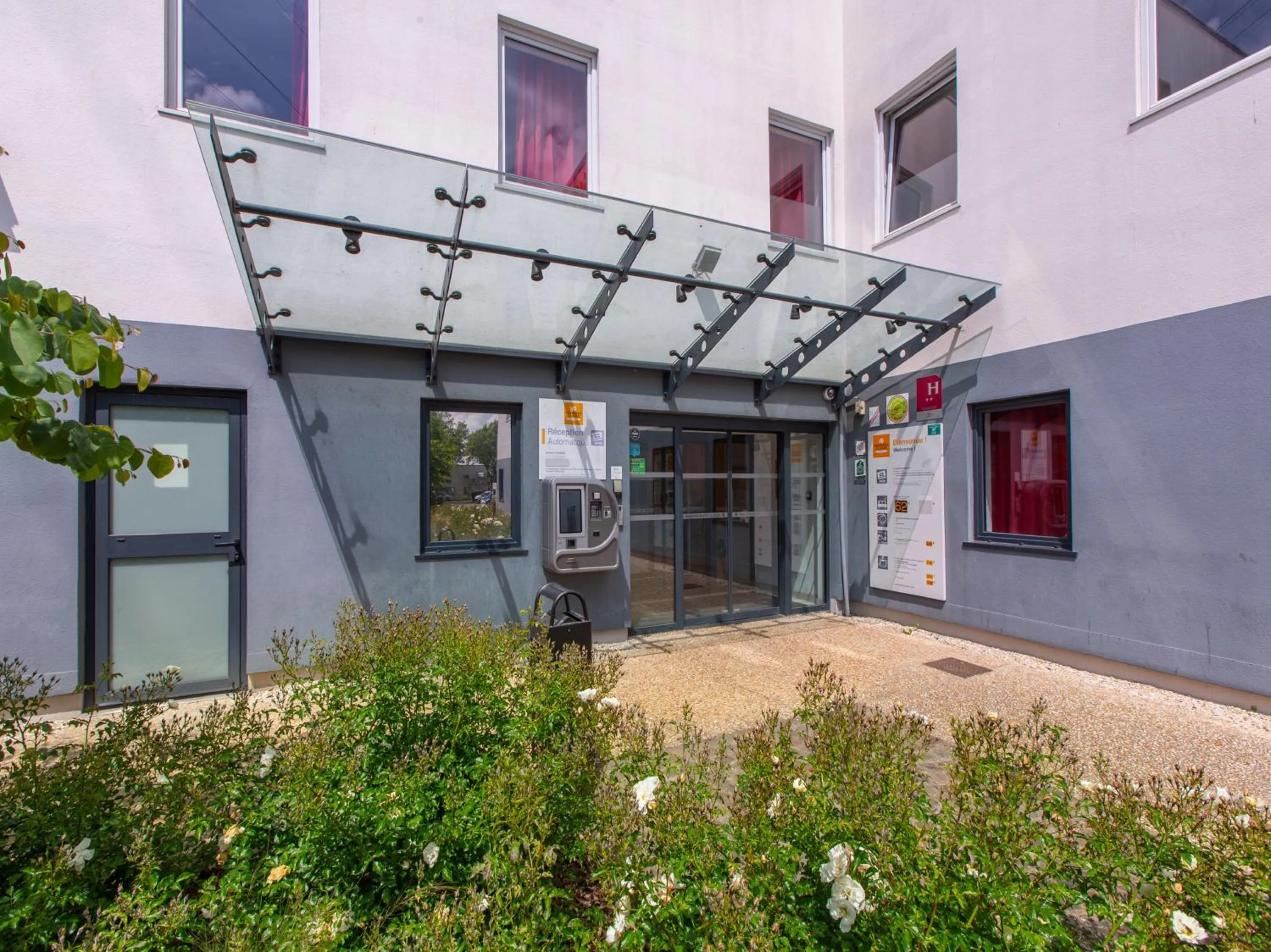 Property building in Première Classe Chartres Sud - Barjouville