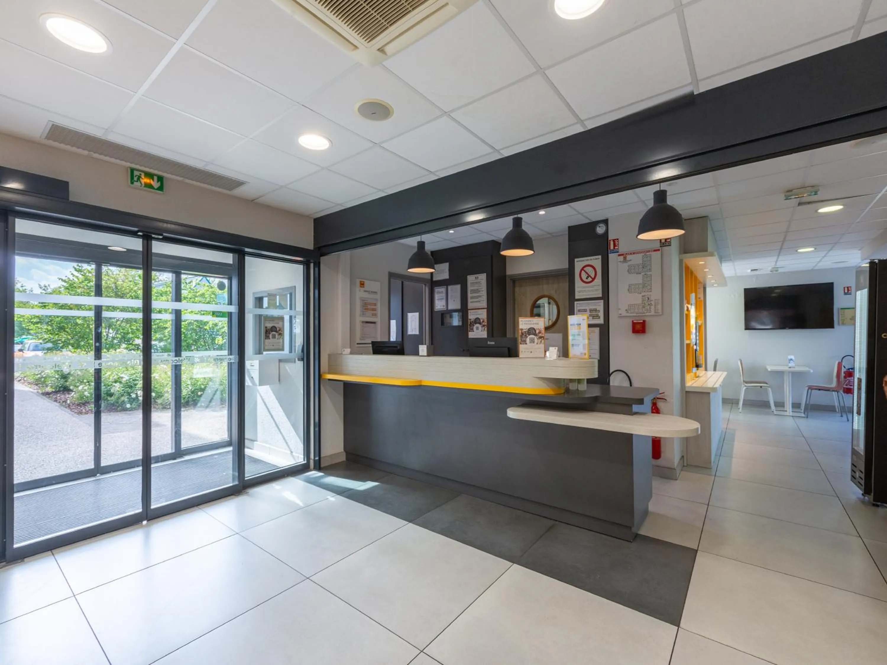 Property building in Première Classe Chartres Sud - Barjouville