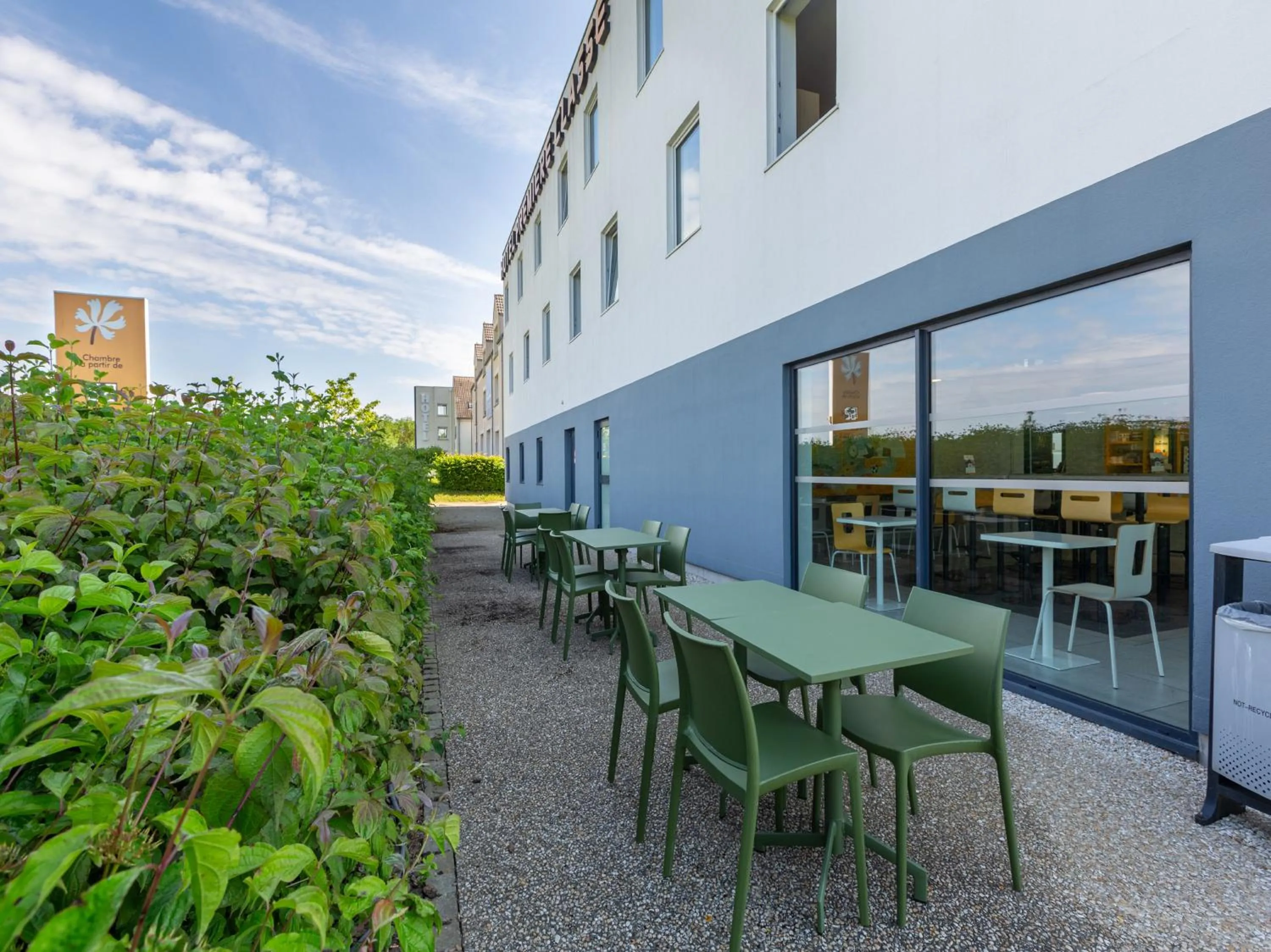 Patio in Première Classe Chartres Sud - Barjouville