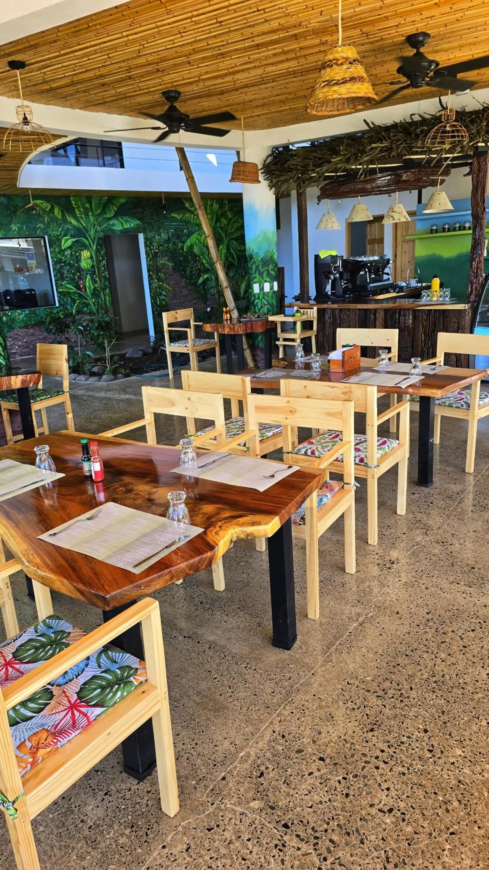 Bonding Coffee Roaster Café & Hotel