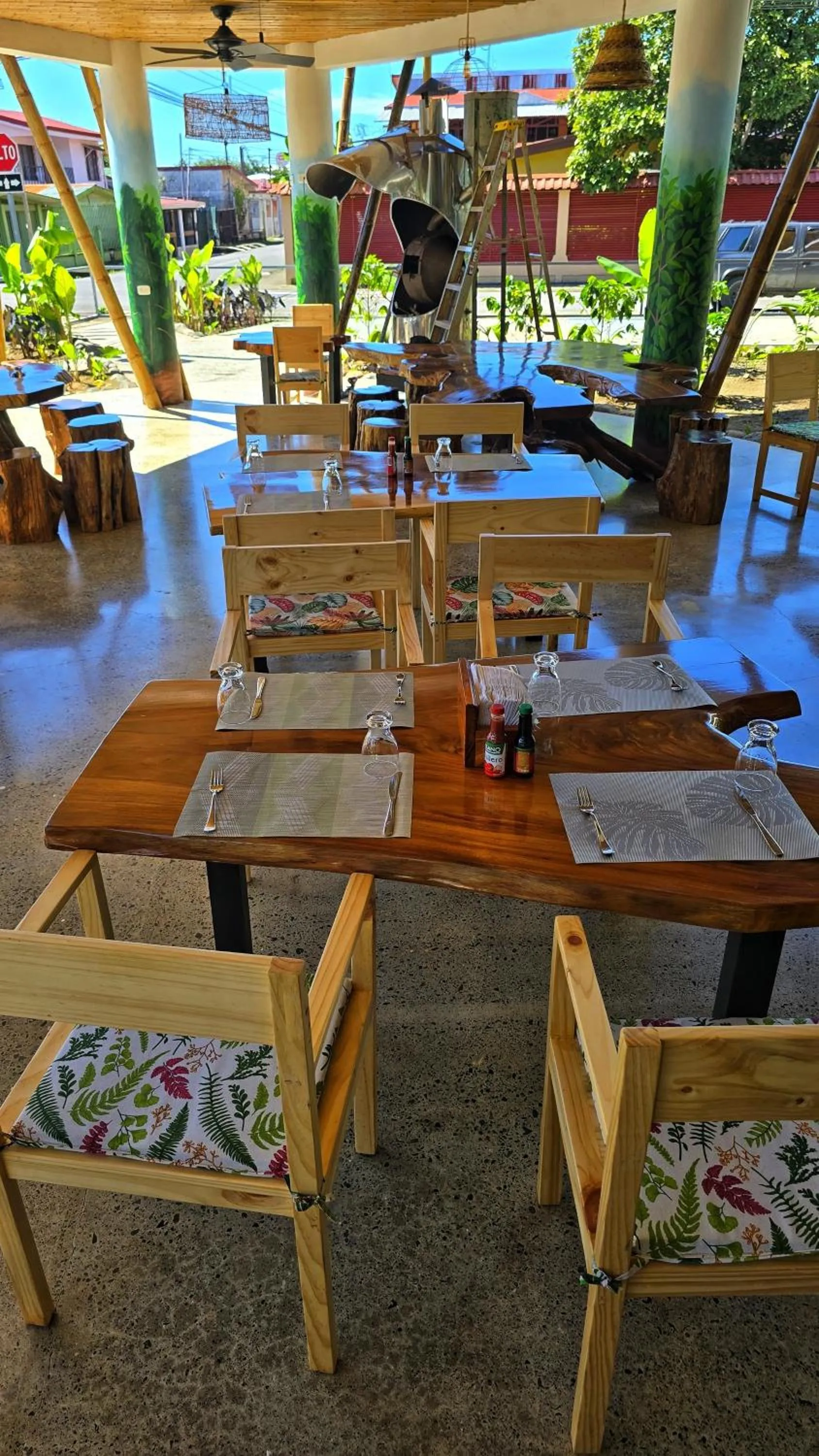 Restaurant/places to eat in Bonding Coffee Roaster Café & Hotel