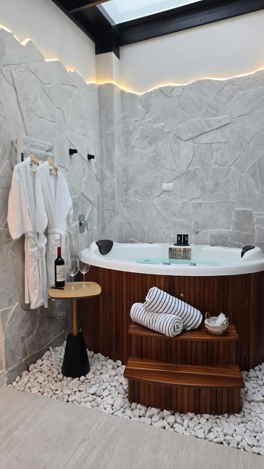 Hot Tub in Up Hotel Boutique