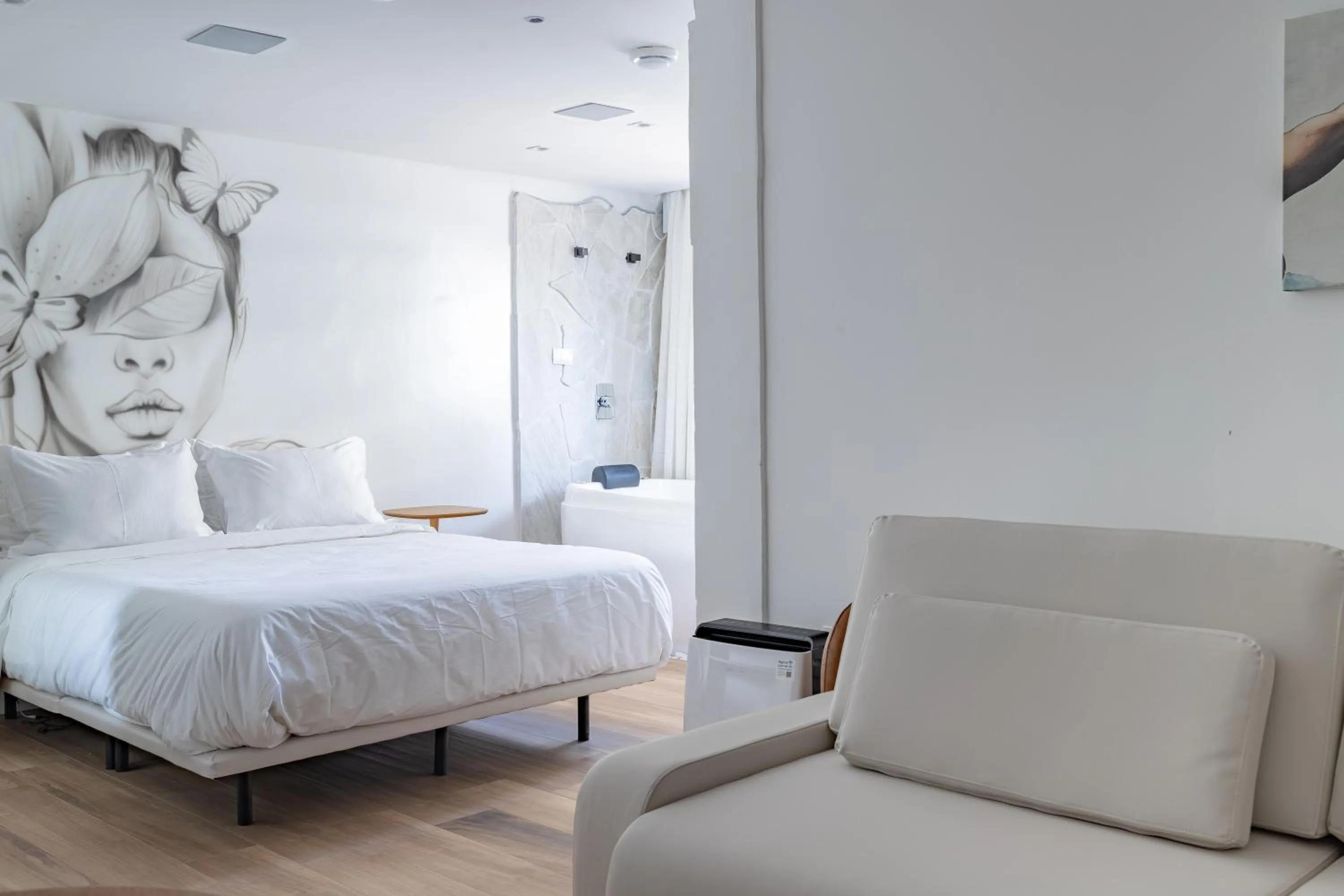 Photo of the whole room, Bed in Up Hotel Boutique