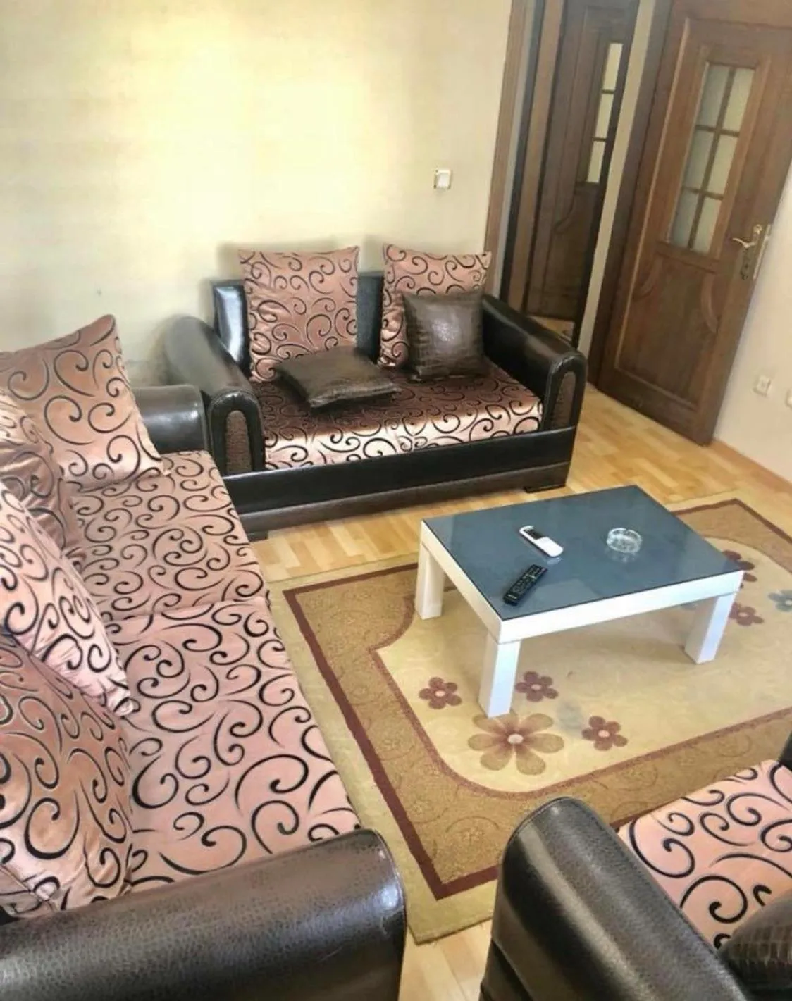 Seating area in Kuzey suite home