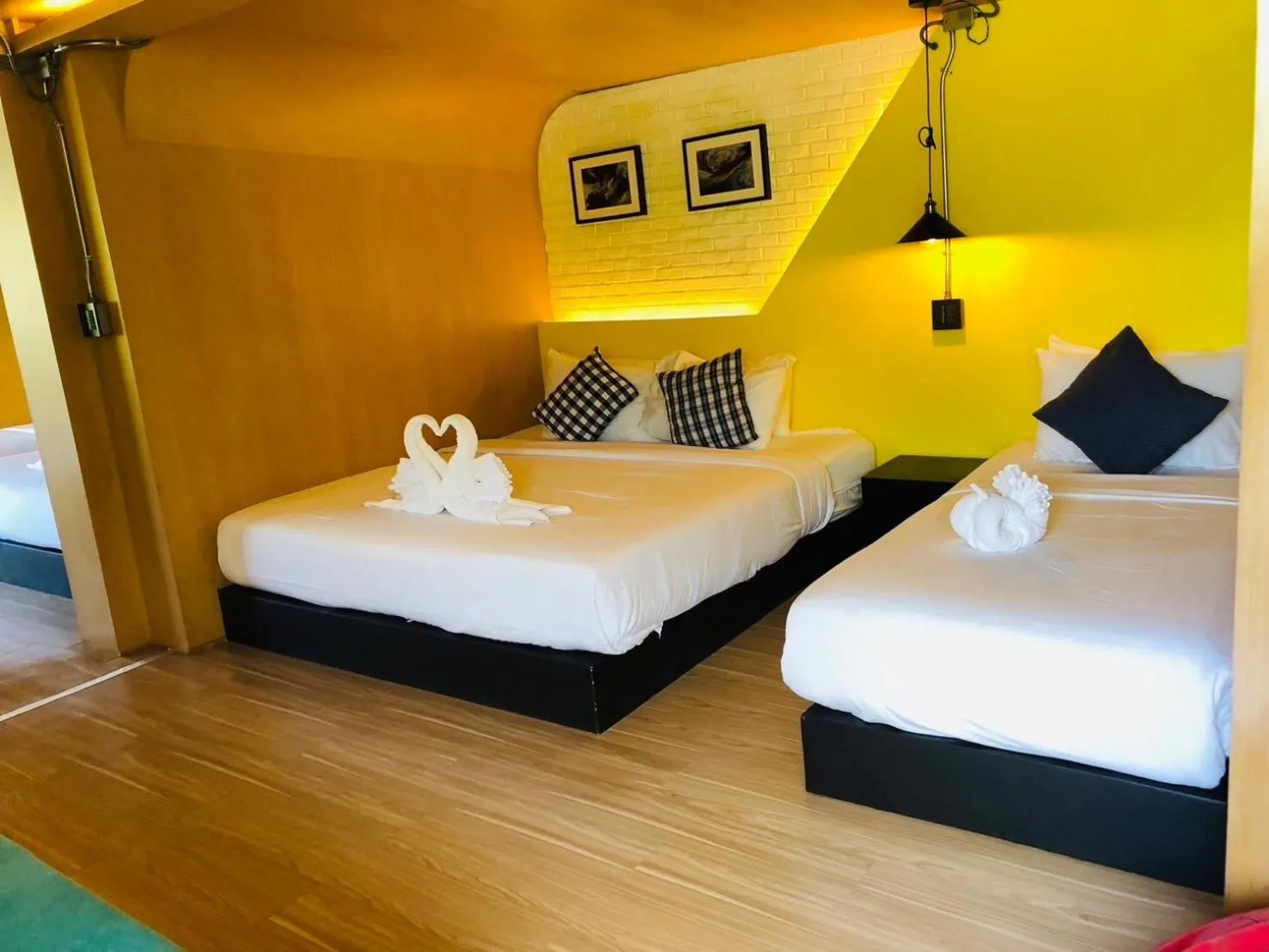 Photo of the whole room, Bed in Chick Resort Khao Kho