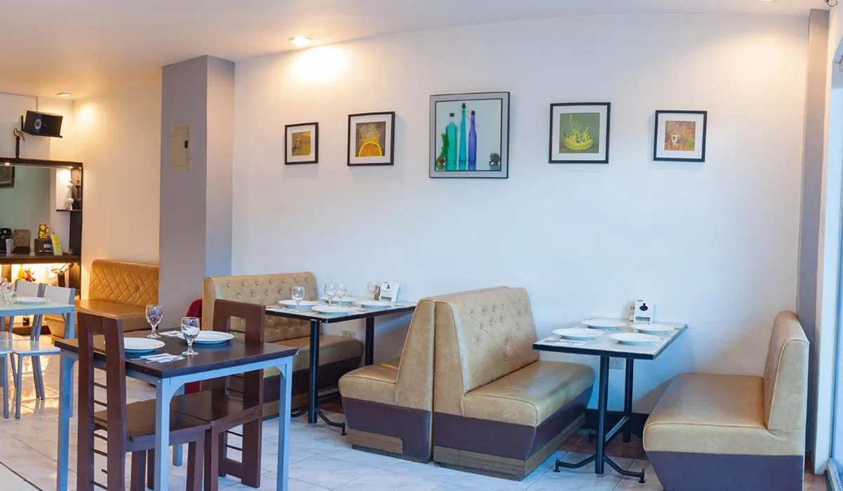 Restaurant/places to eat in Siayan Travellers Inn