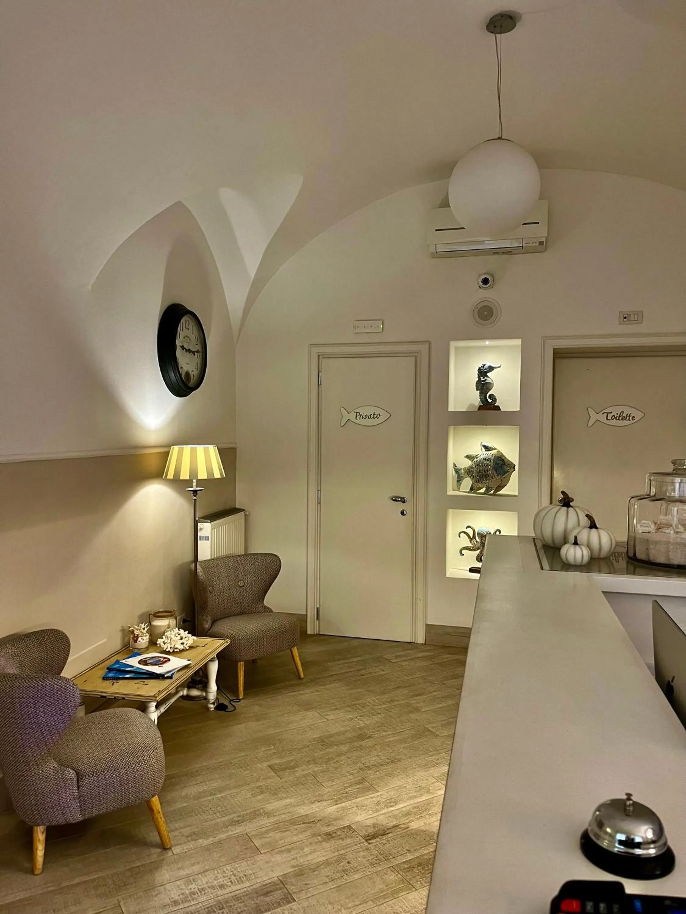 Seating area in Hotel Marina Charming Rooms