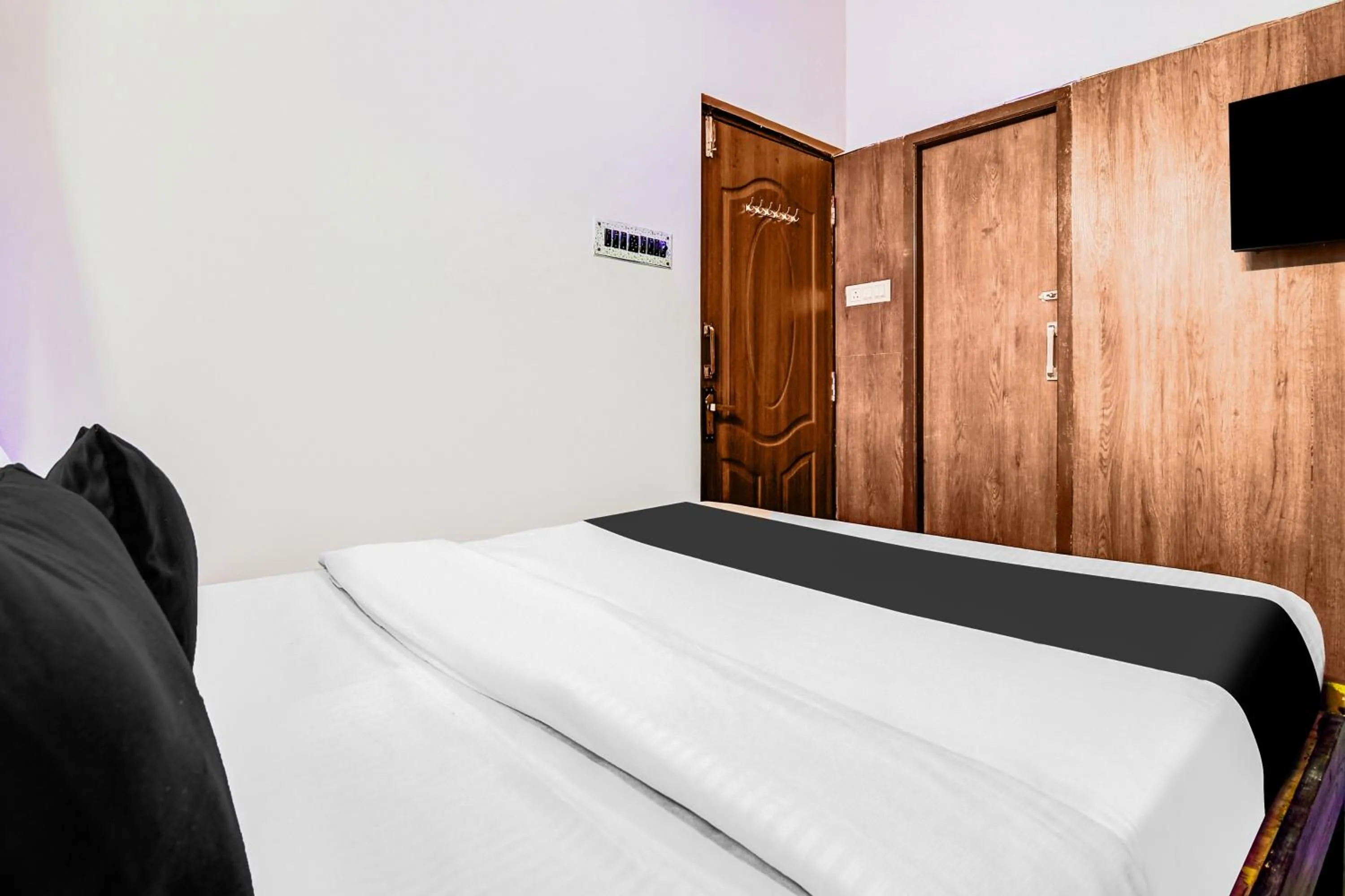 Bedroom, Bed in Super Hotel O Jessore Road Kolkata formerly Skyline Serenity