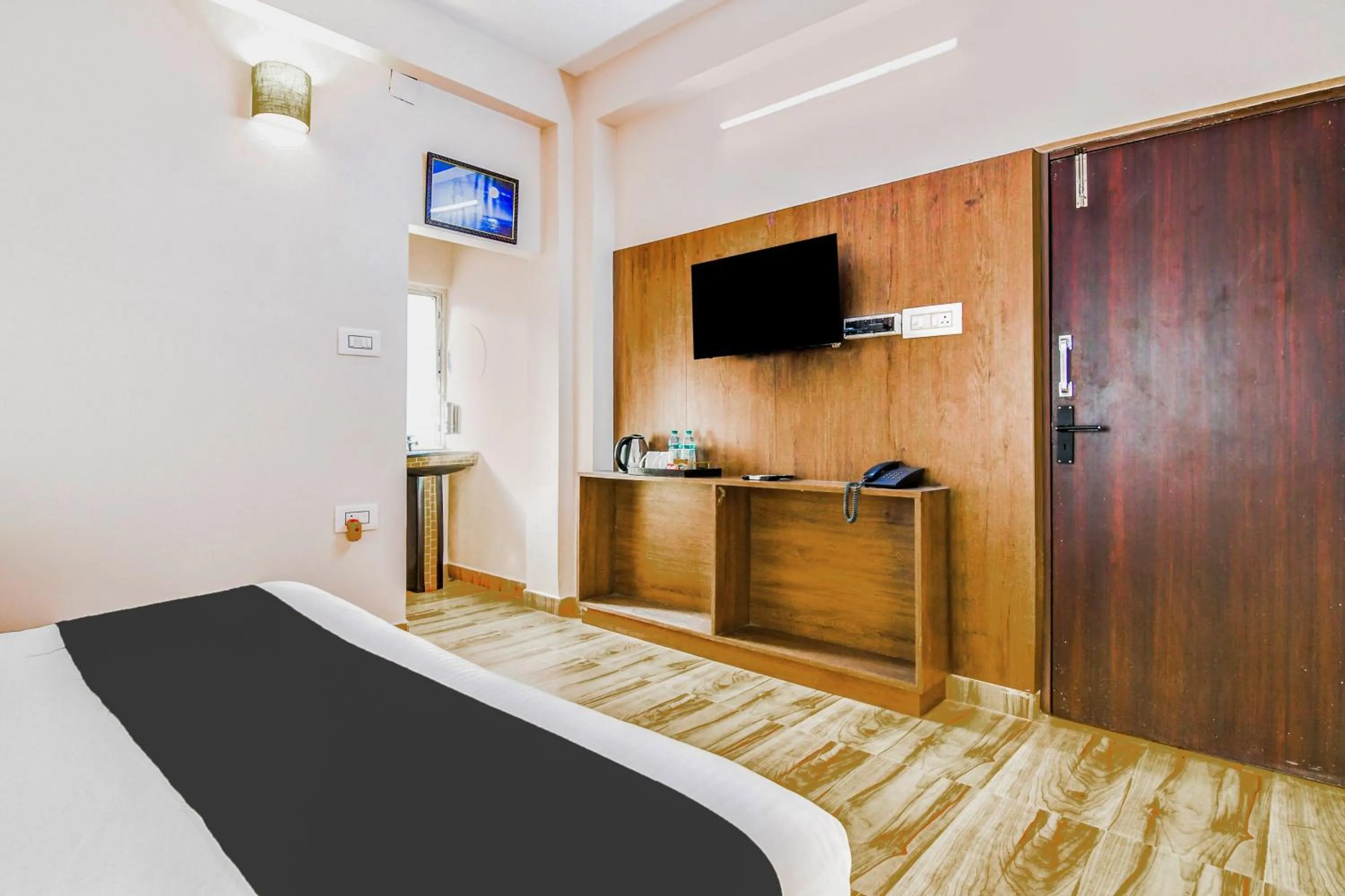 Bedroom, Bed in Super Hotel O Jessore Road Kolkata formerly Skyline Serenity