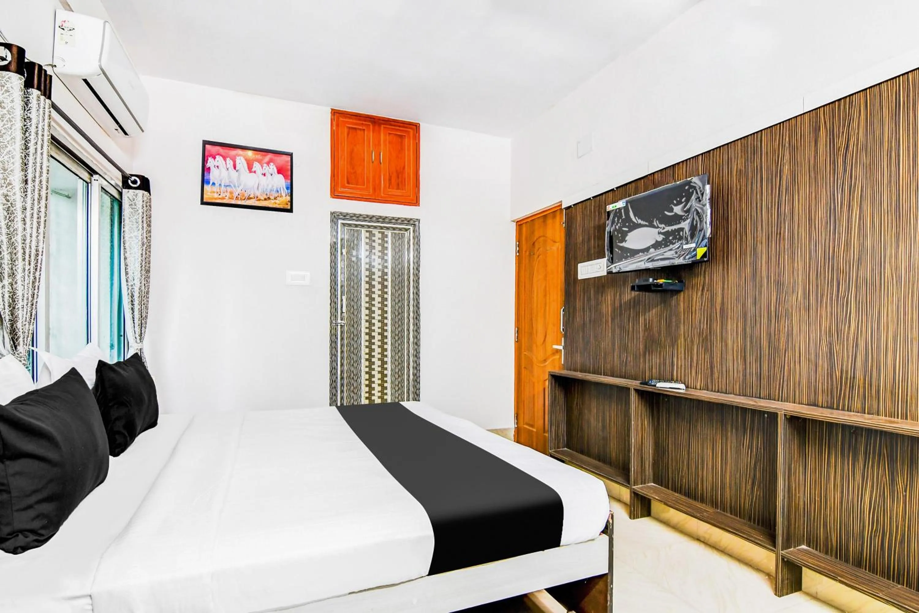 Bedroom, Bed in Super Hotel O Jessore Road Kolkata formerly Skyline Serenity