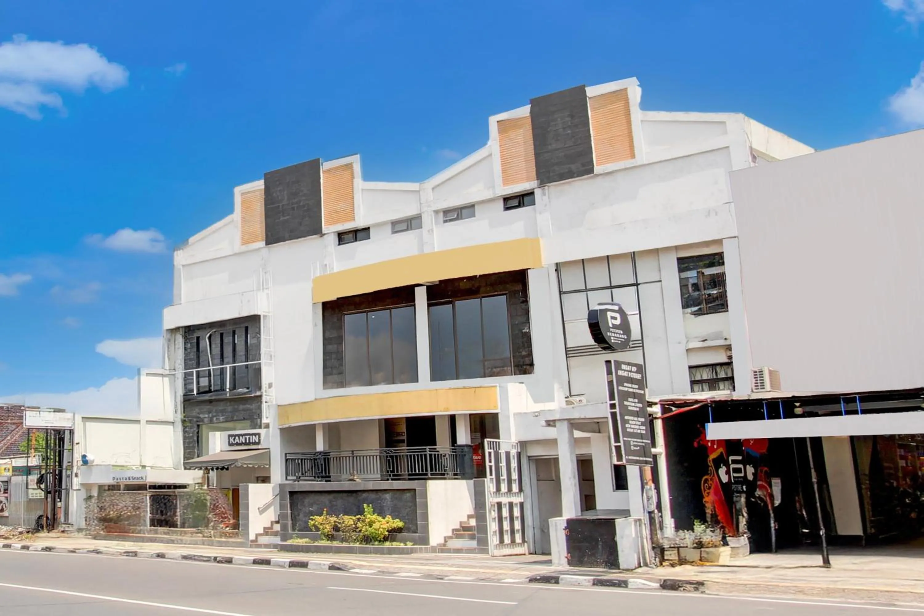 Facade/entrance in Collection O Simpang Lima Near Simpang Lima Semarang Formerly Hotel Eben Haezer