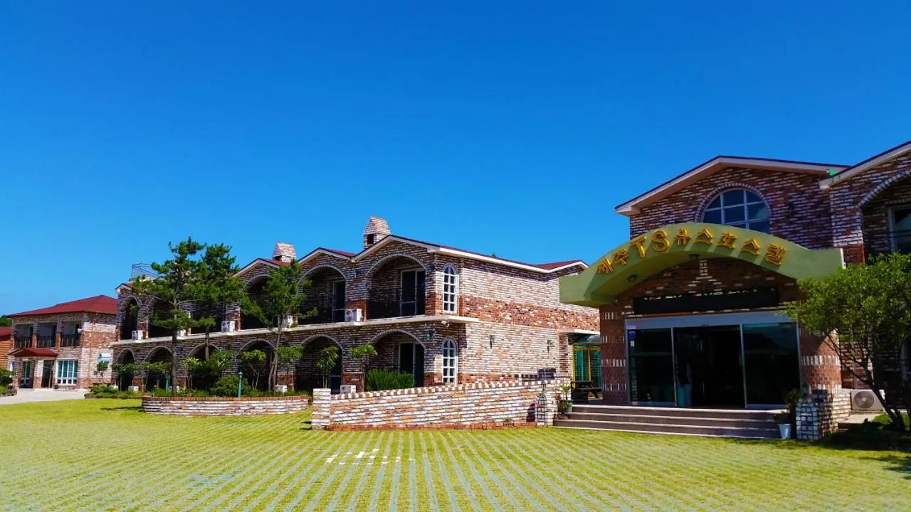 Jeju TS Youth Hostel & Resort