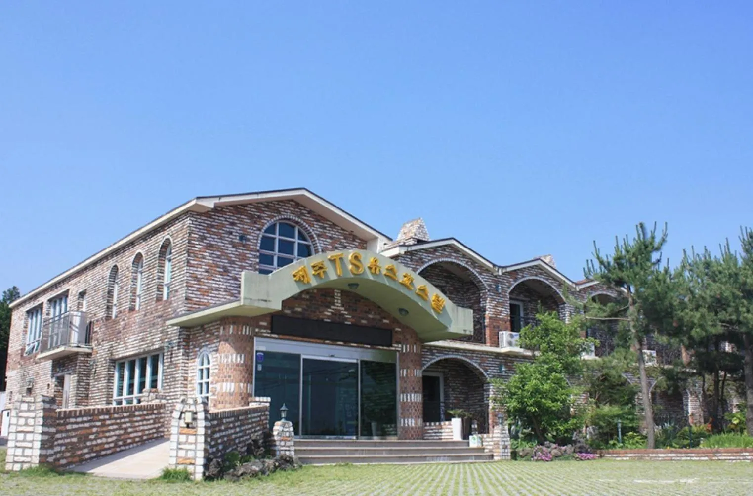 Jeju TS Youth Hostel & Resort