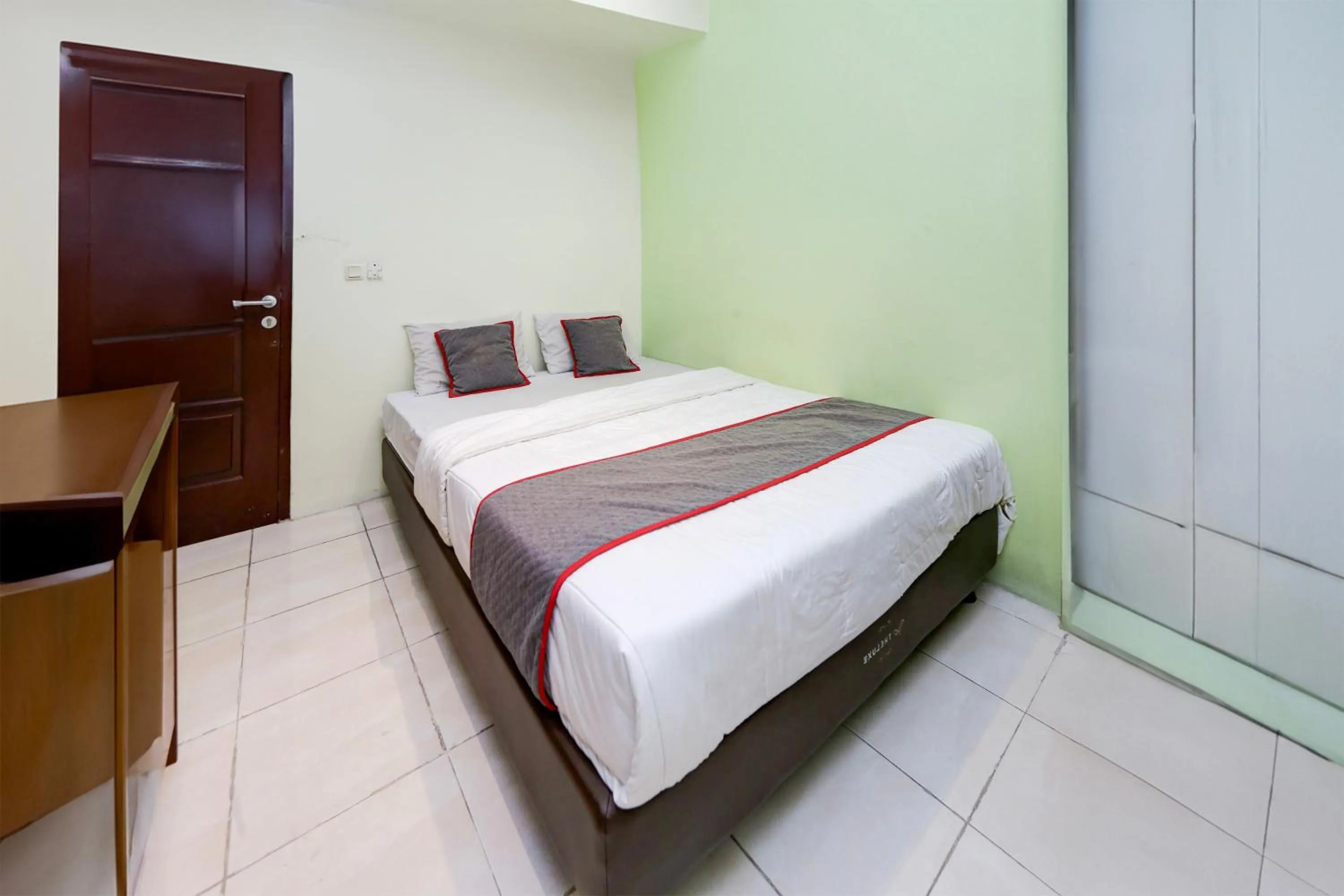 Bedroom, Bed in Hotel O Tangerang Near Supermall Karawaci Formerly Bromo 18
