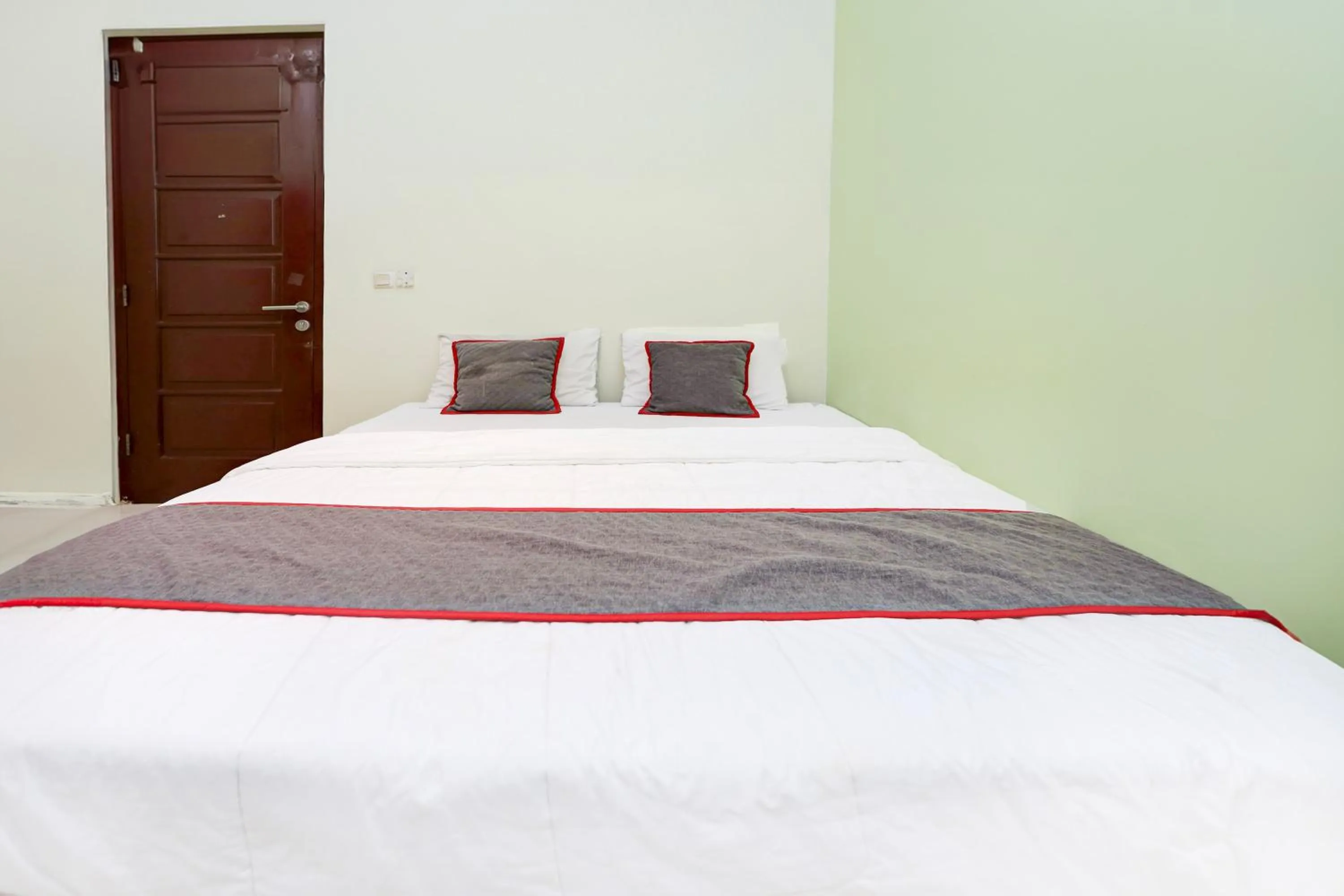 Bedroom, Bed in Hotel O Tangerang Near Supermall Karawaci Formerly Bromo 18