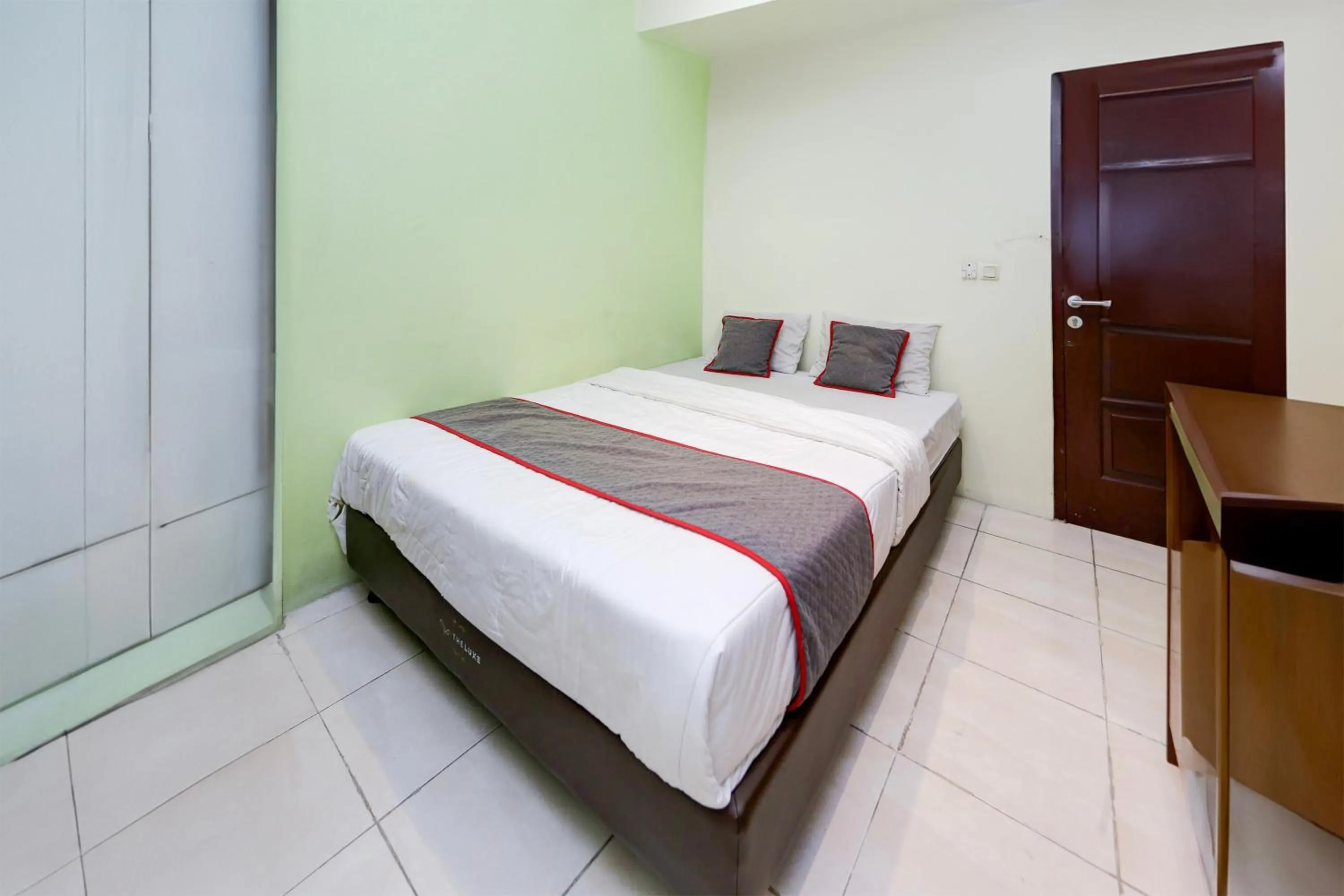 Bedroom, Bed in Hotel O Tangerang Near Supermall Karawaci Formerly Bromo 18
