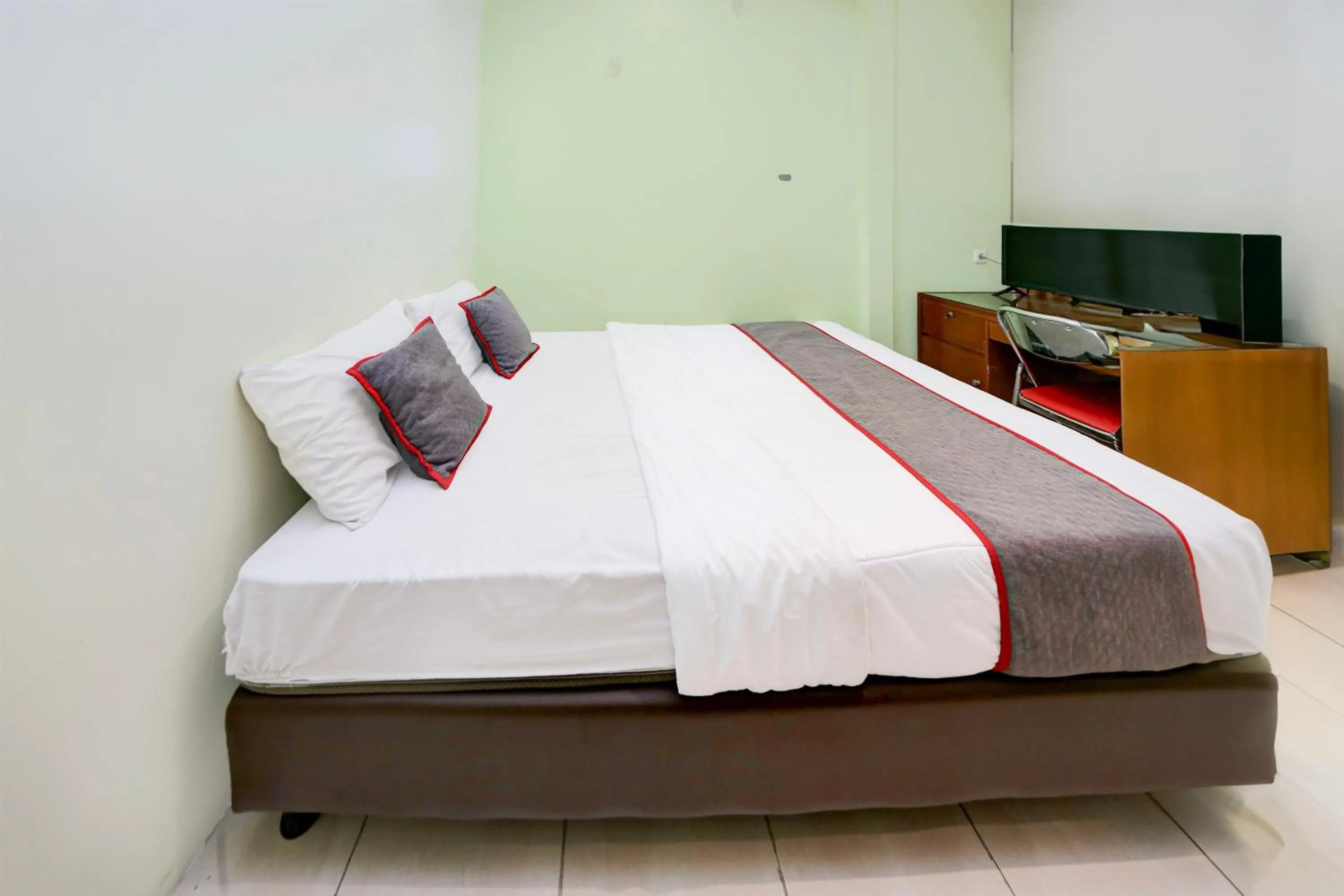 Bedroom, Bed in Hotel O Tangerang Near Supermall Karawaci Formerly Bromo 18