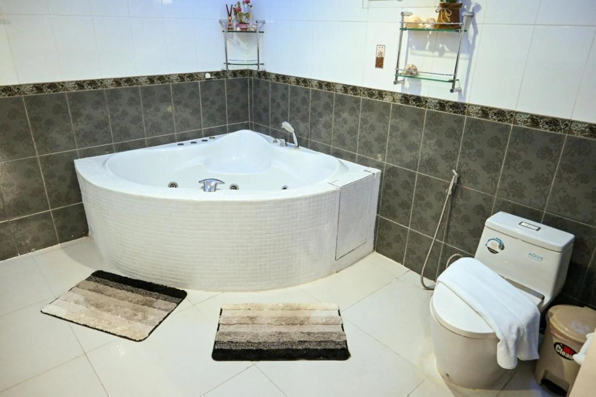 Toilet in Ishara Villa