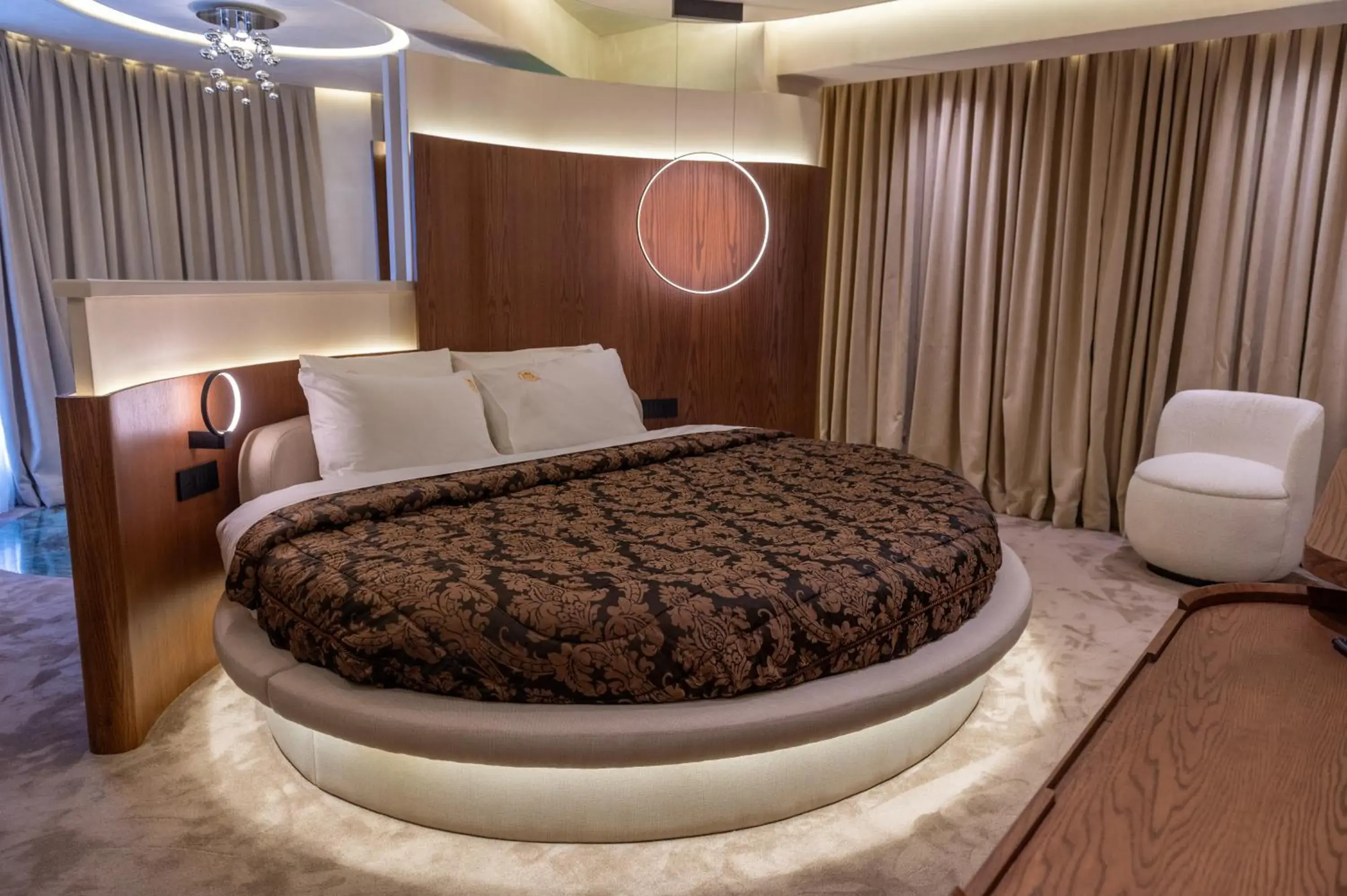 Deluxe Suite in Mattis Hotel Deluxe Suite in Mattis Hotel