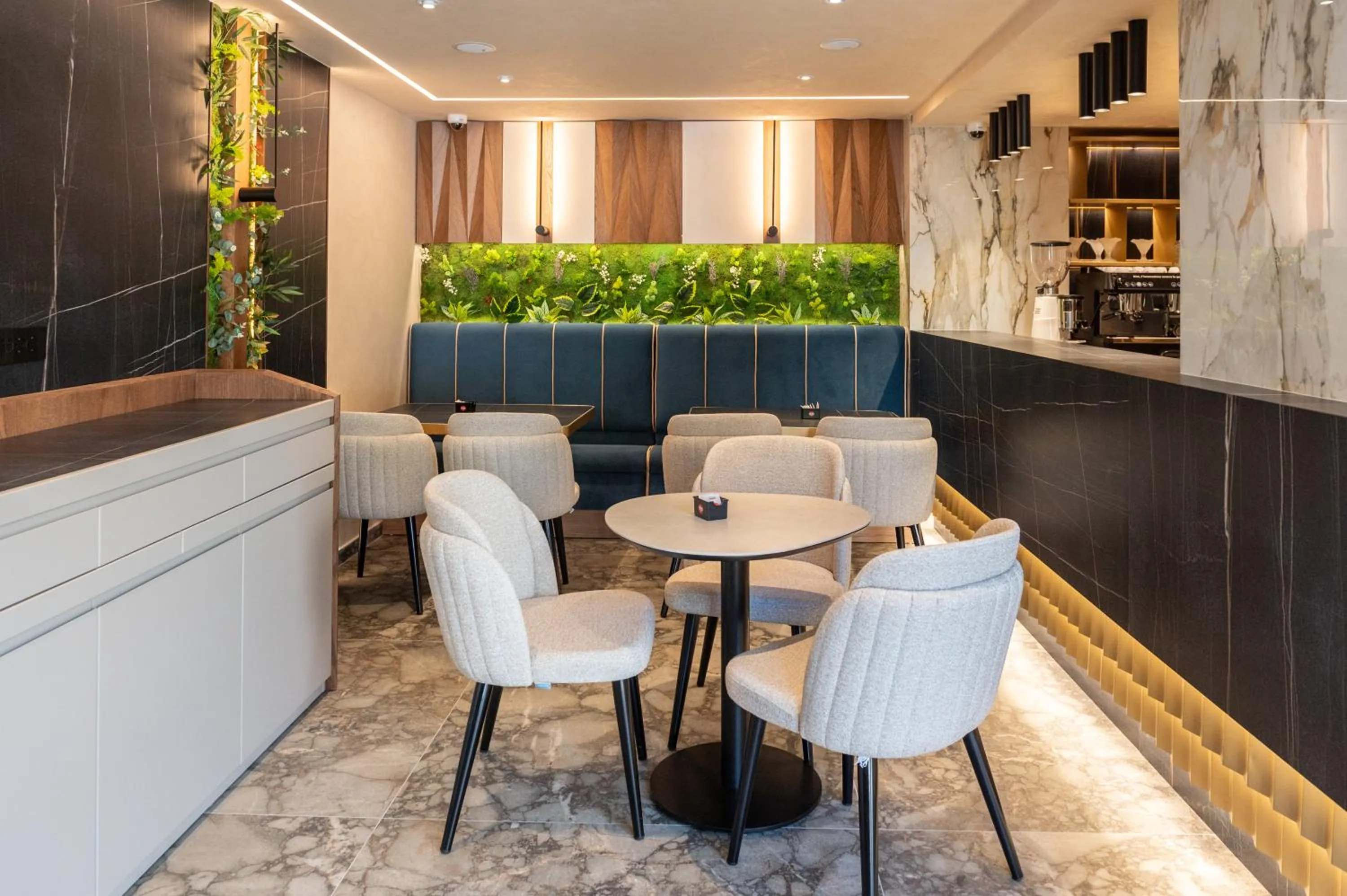 Lounge or bar in Mattis Hotel