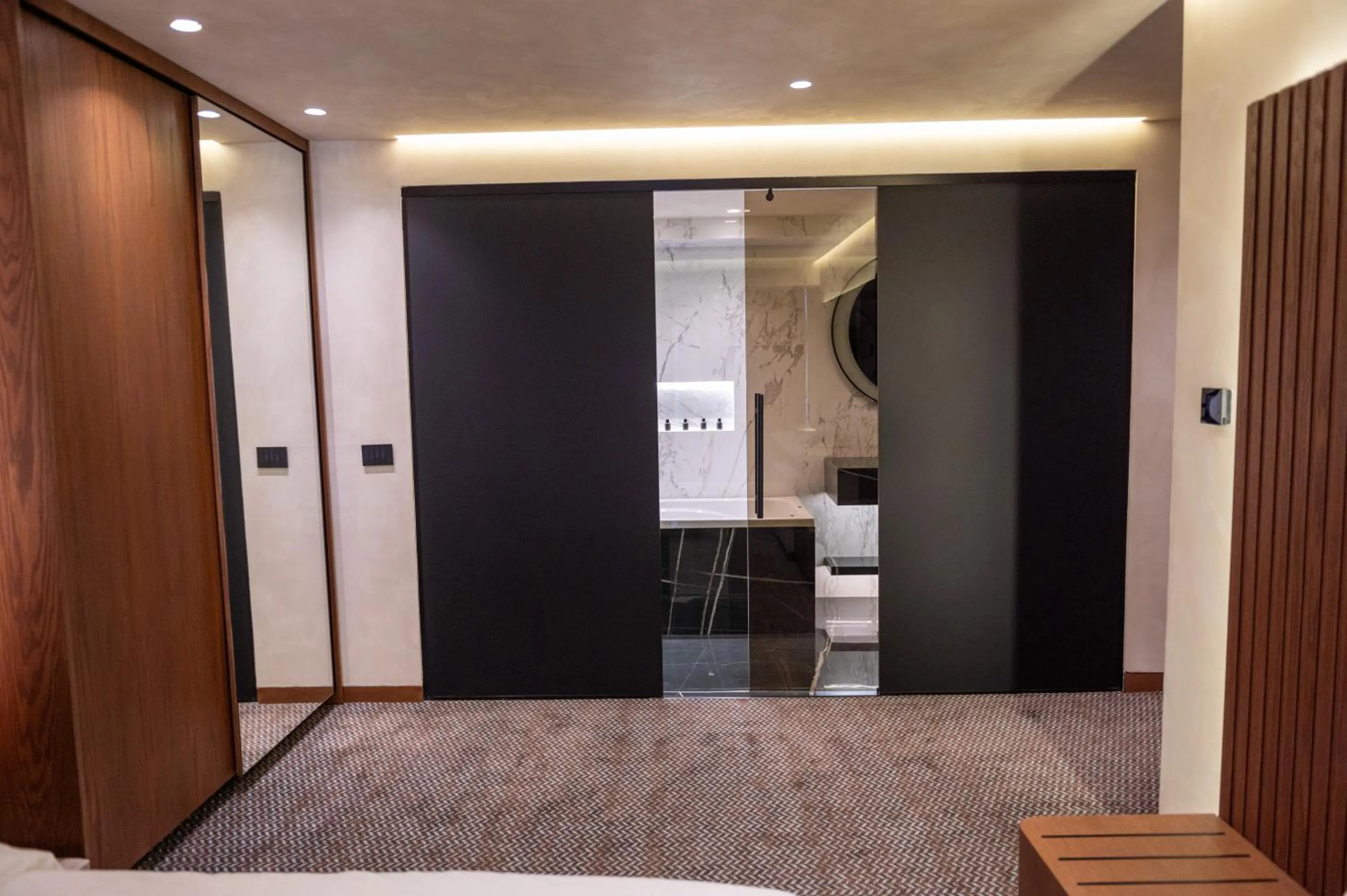 wardrobe in Mattis Hotel