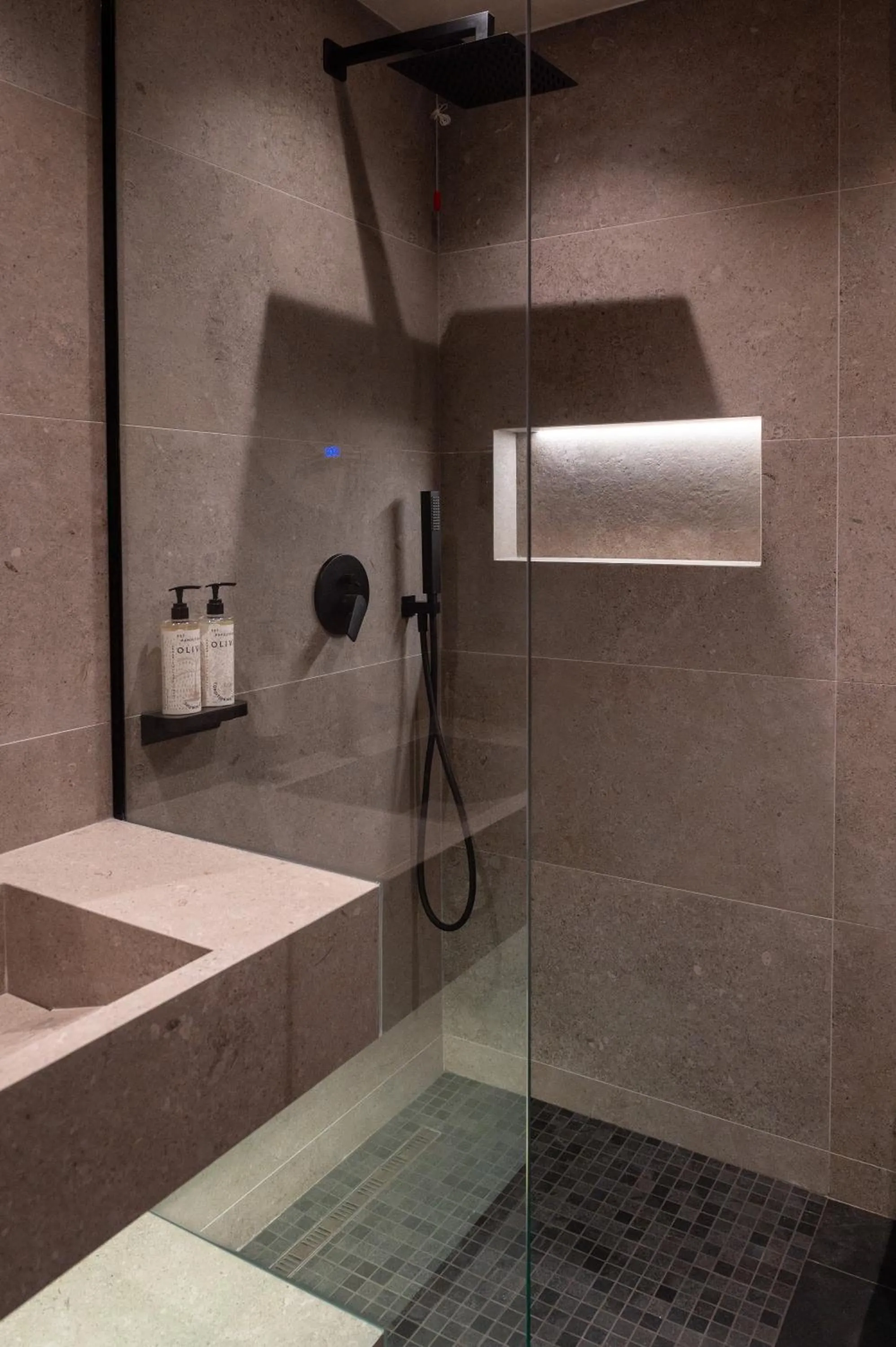 Shower in Mattis Hotel